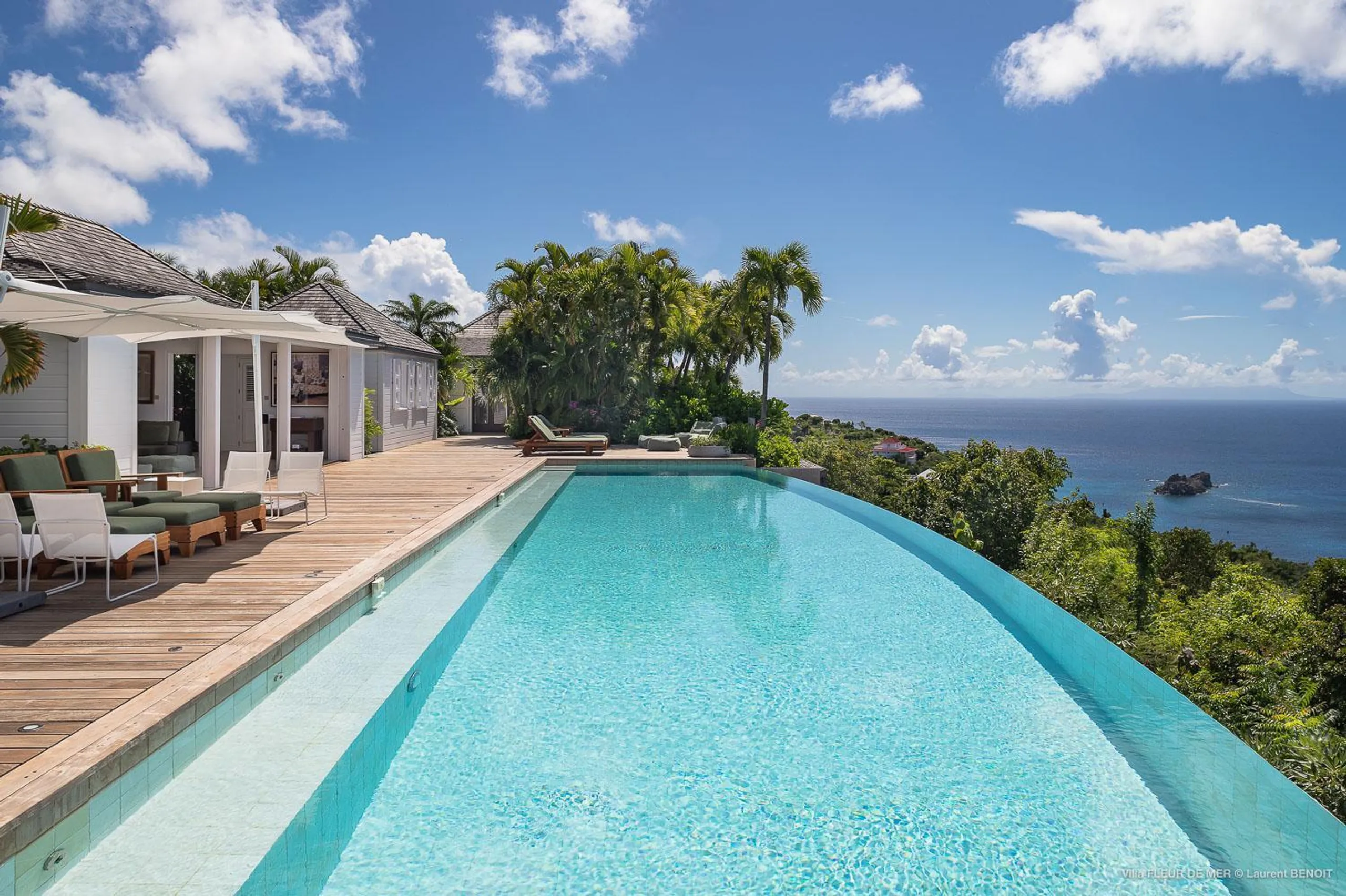 Stunning Oceanside Estate with Infinity Pool and Incredible Views — photograph 4