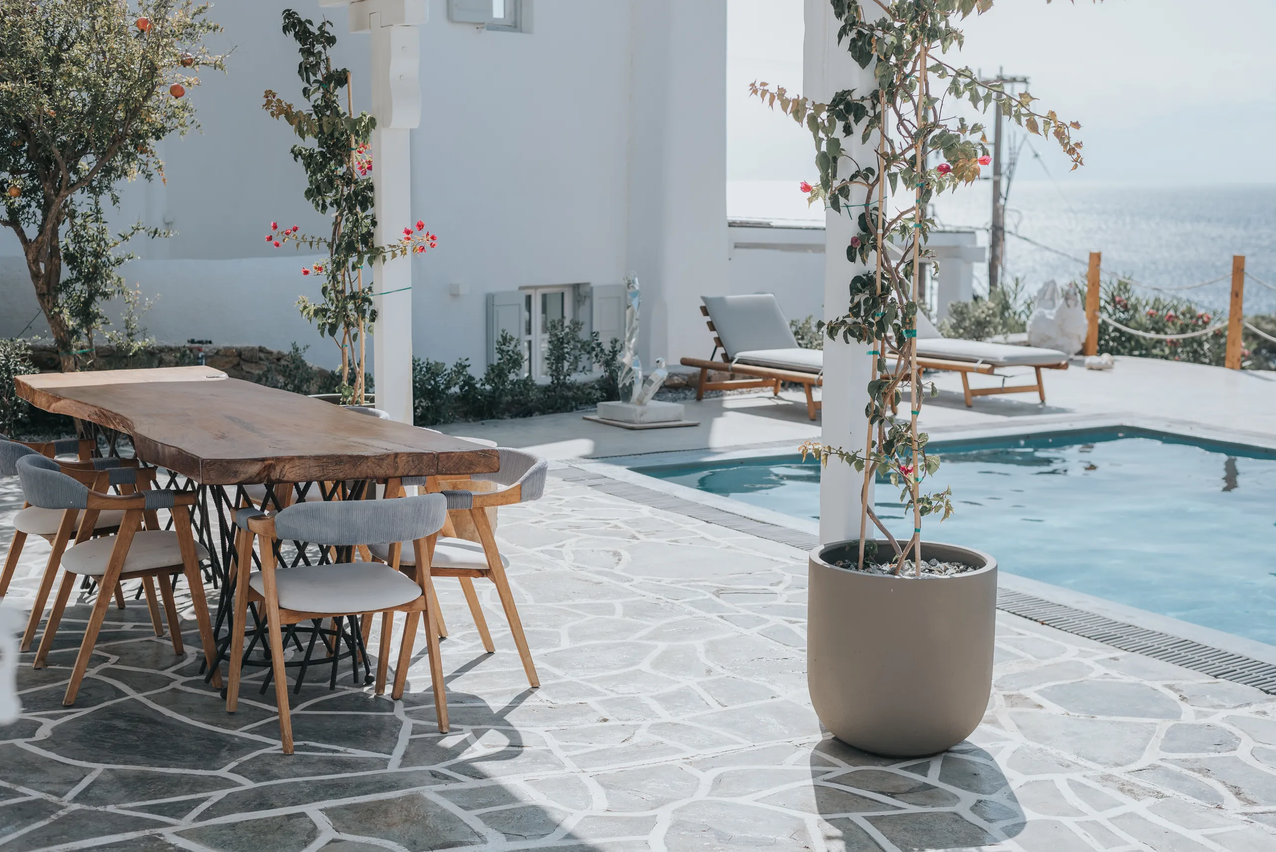 Sumptuous Sanctuary with Infinity Pool, Garden and Panoramic Vistas — photograph 6
