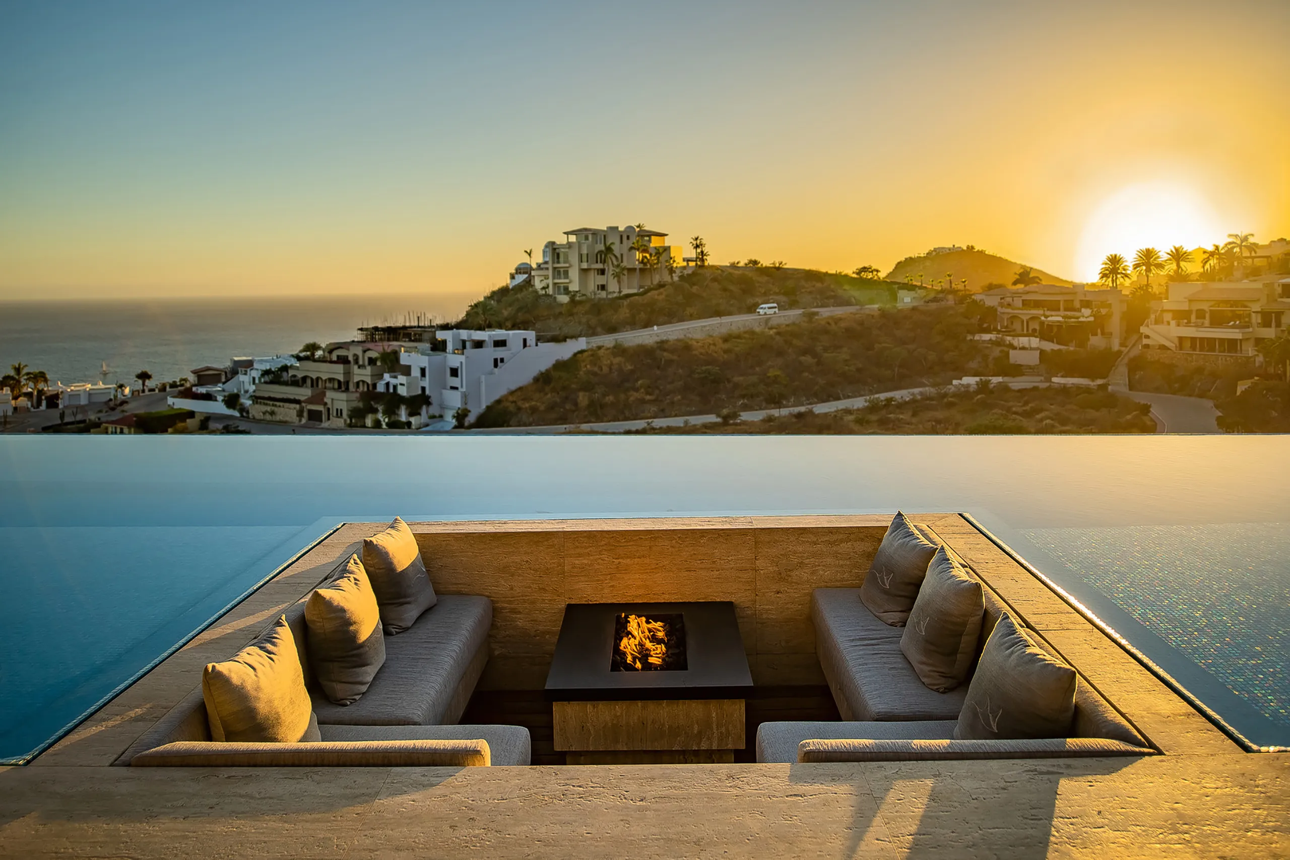Modern Architectural Estate with Jaw-dropping Sunsets in Prestigious Pedregal — photograph 5