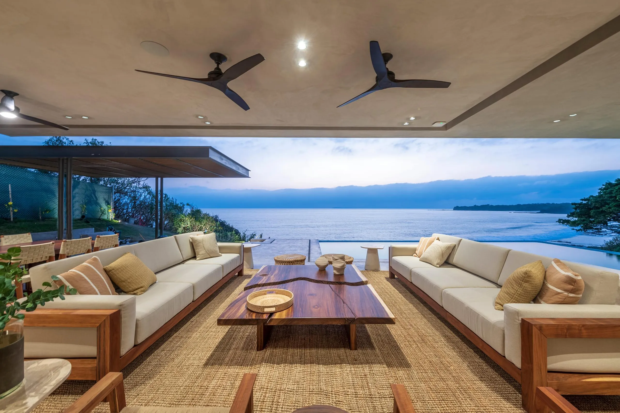 Bolongo Hillside Estate with Infinity Pool and Endless Ocean Views — photograph 3