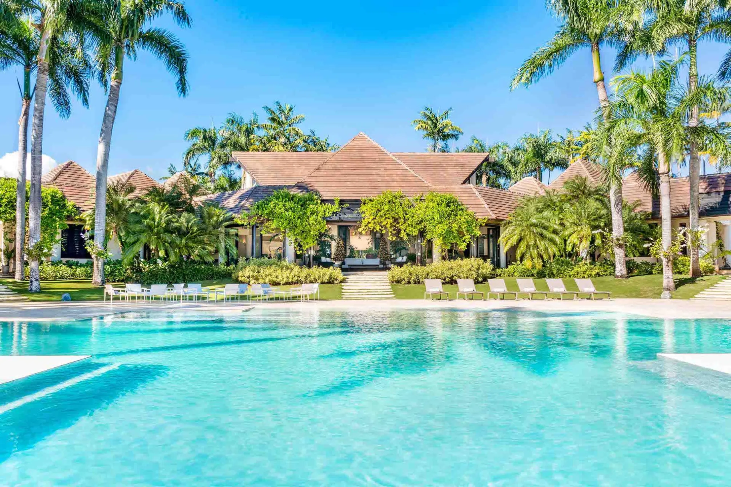 Exquisite 10BR Retreat with Caribbean Sea and Dye Fore Golf Course Views, La Romana