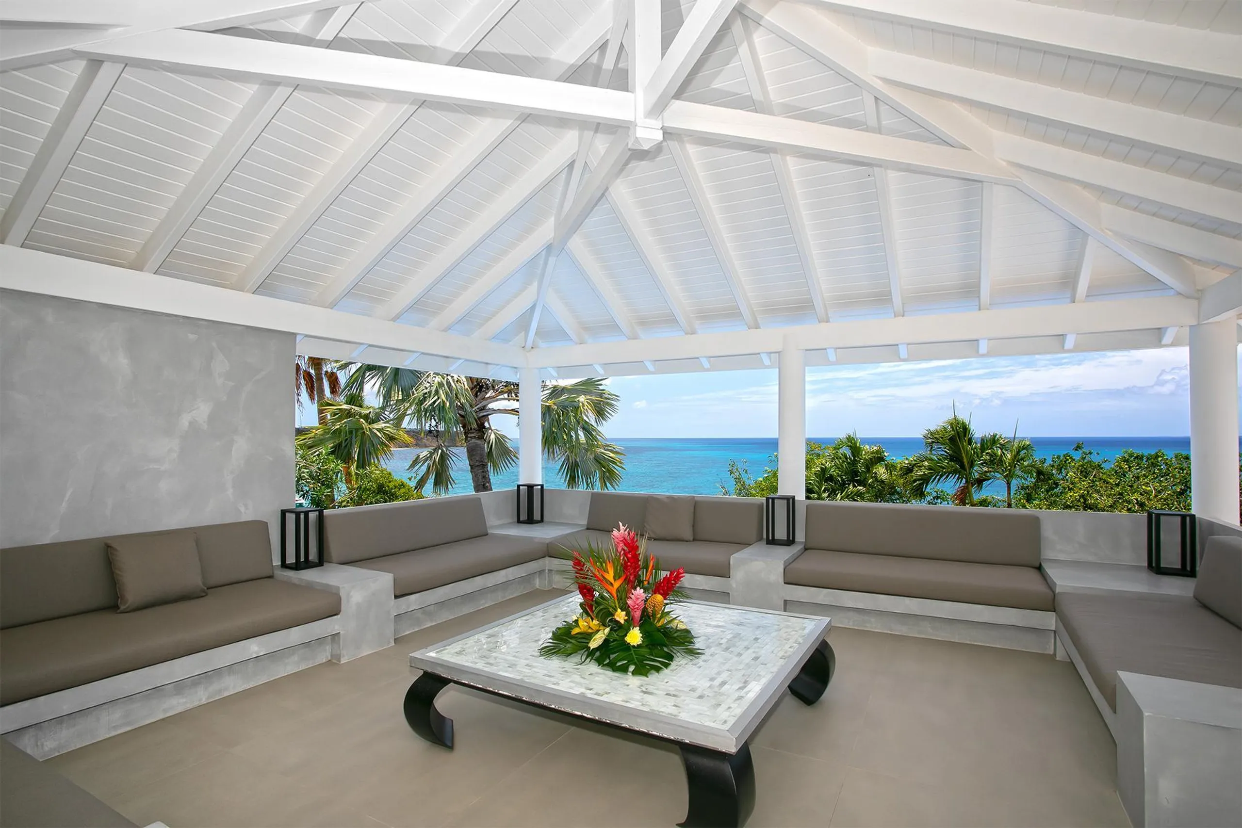 Chic Modern Cliffside Private Villa in Baie Rouge St. Martin — photograph 11