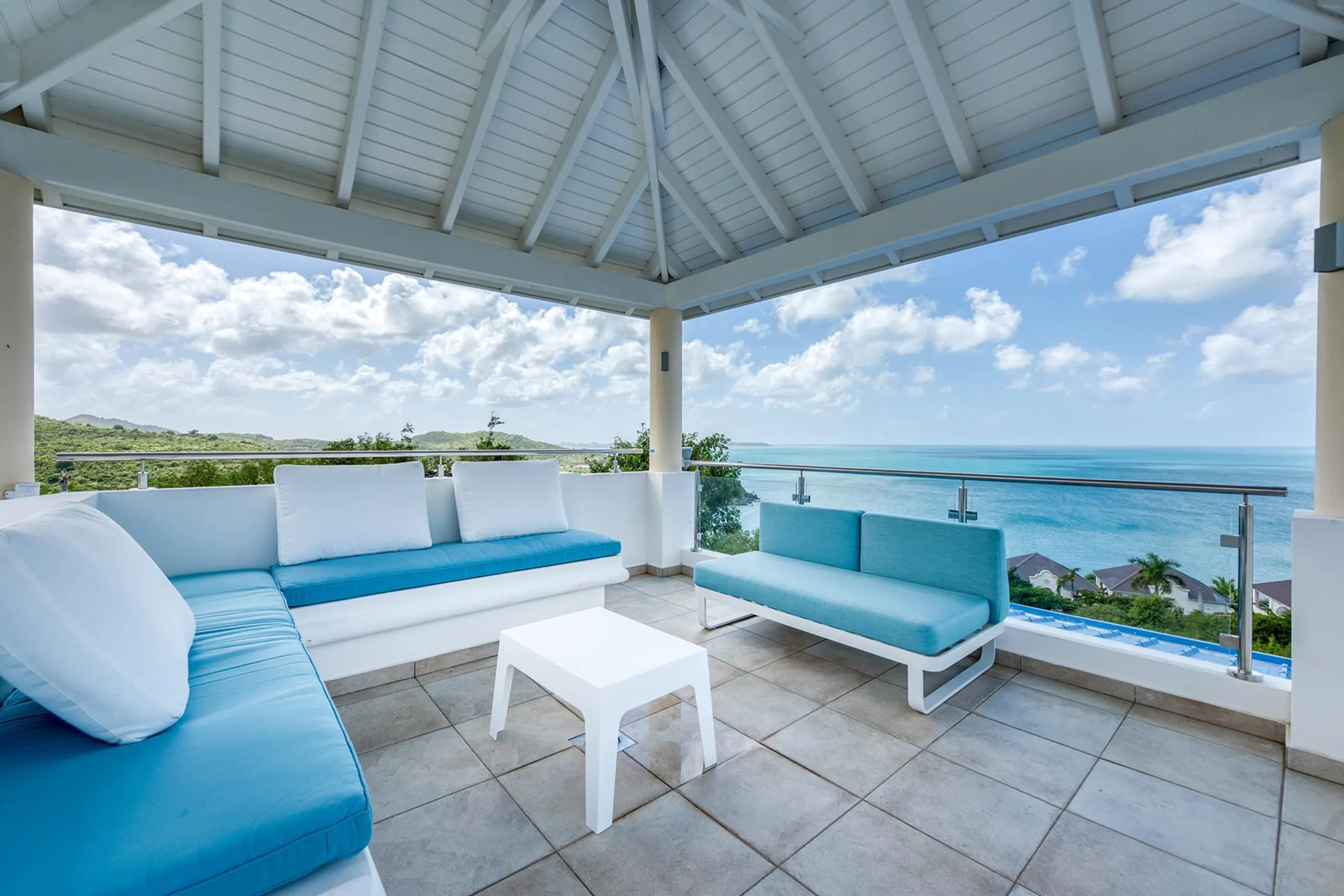 Modern Contemporary Villa with Infinity Pool and Panoramic Ocean Views — photograph 8