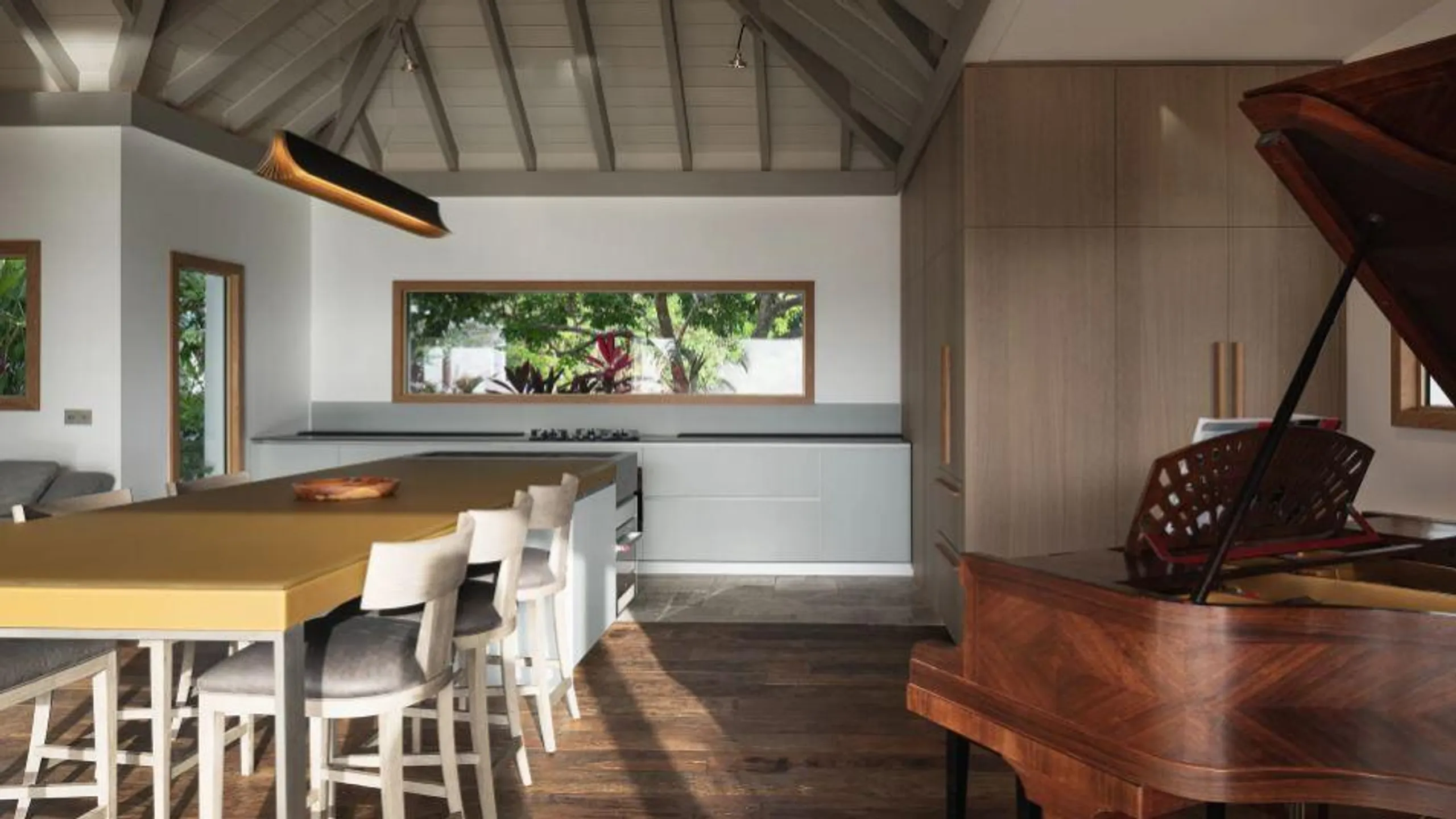 Japanese-inspired Hillside Villa with Panoramic View — photograph 12