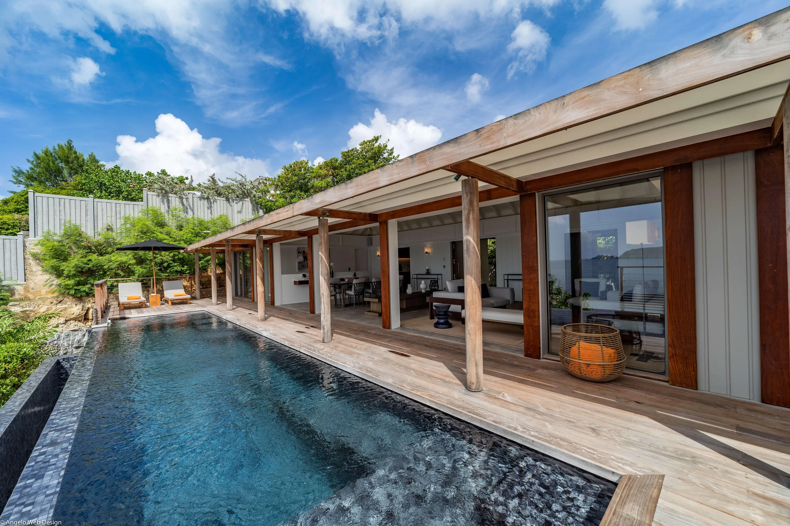 Sophisticated Comfort Villa with Private Infinity Pool and Breathtaking Ocean View — photograph 3