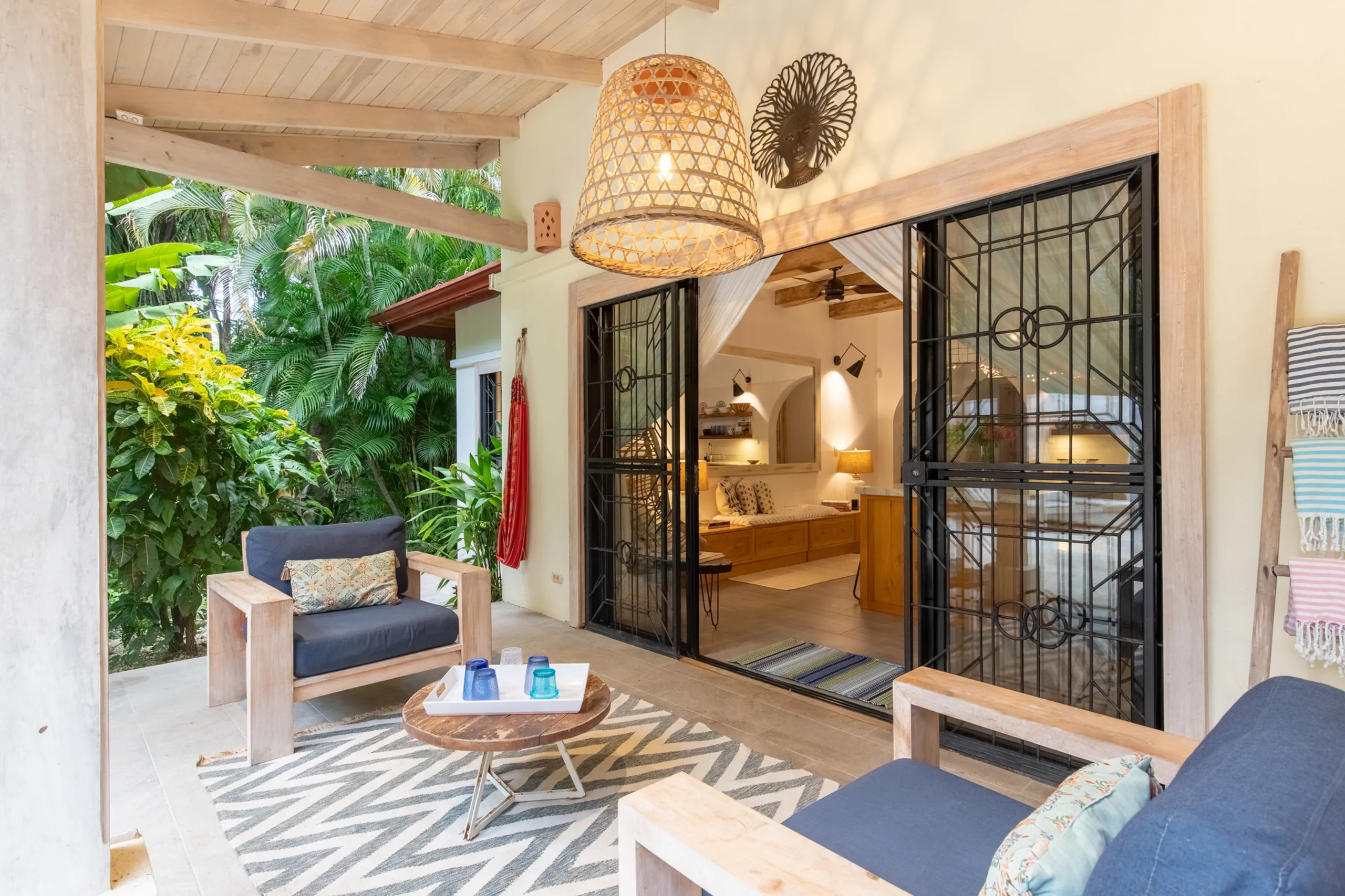 Exquisite Jungle Villa with Saltwater Pool & Beach Access — photograph 9