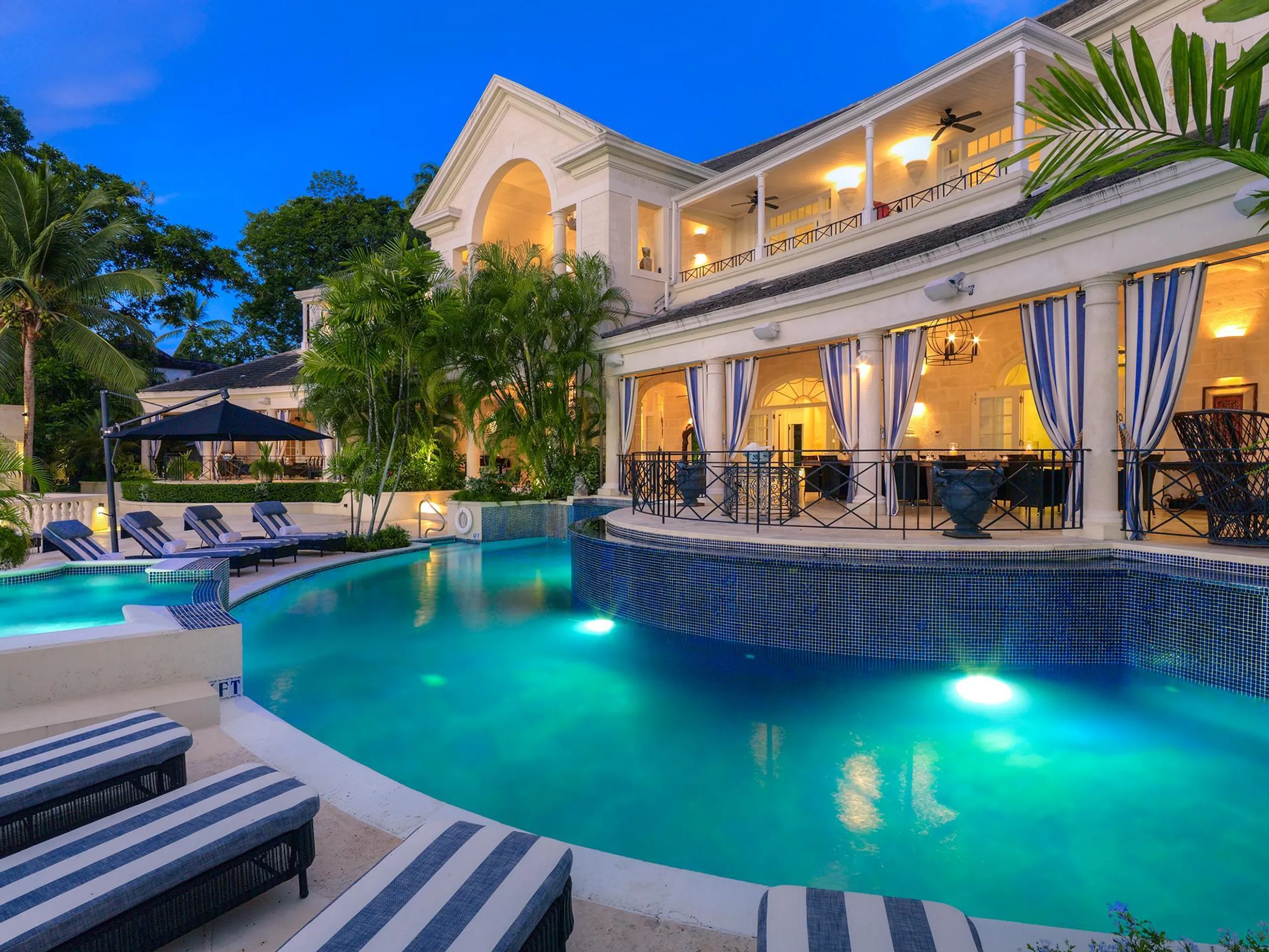 Classic Beach Front Estate with Private Pool and Panoramic Ocean Views, Holetown
