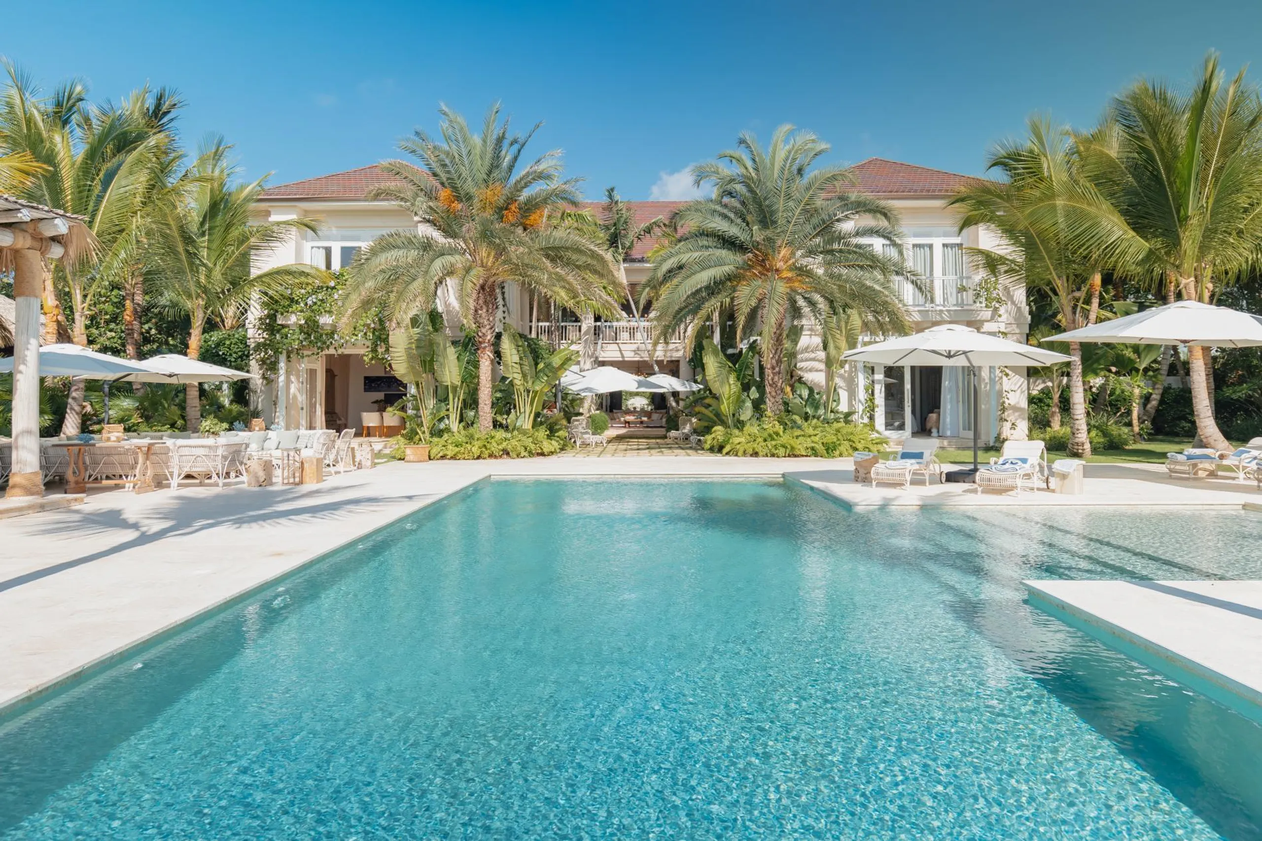 Unique Higuey Villa with Grandiose Pool — photograph 2