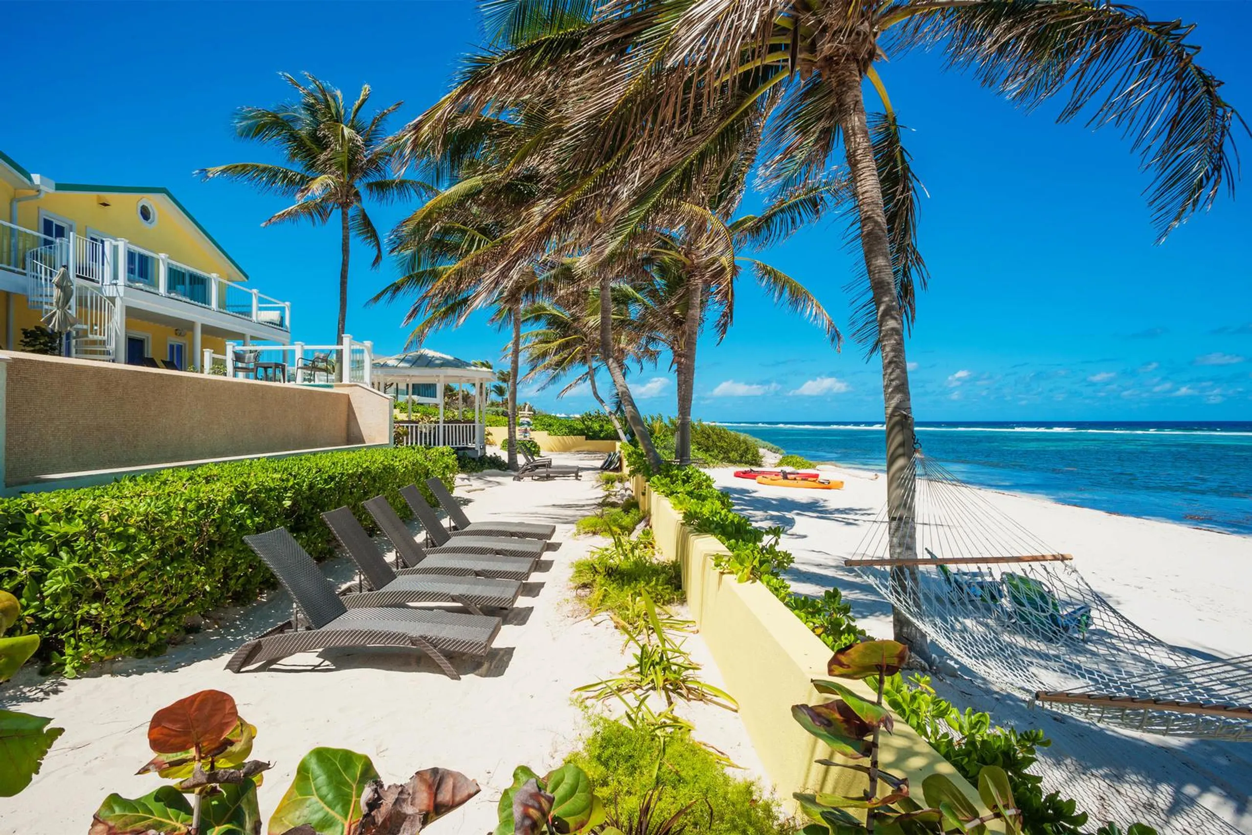 Grand Cayman Reef Villa with Private Pool and Ocean Views — photograph 3