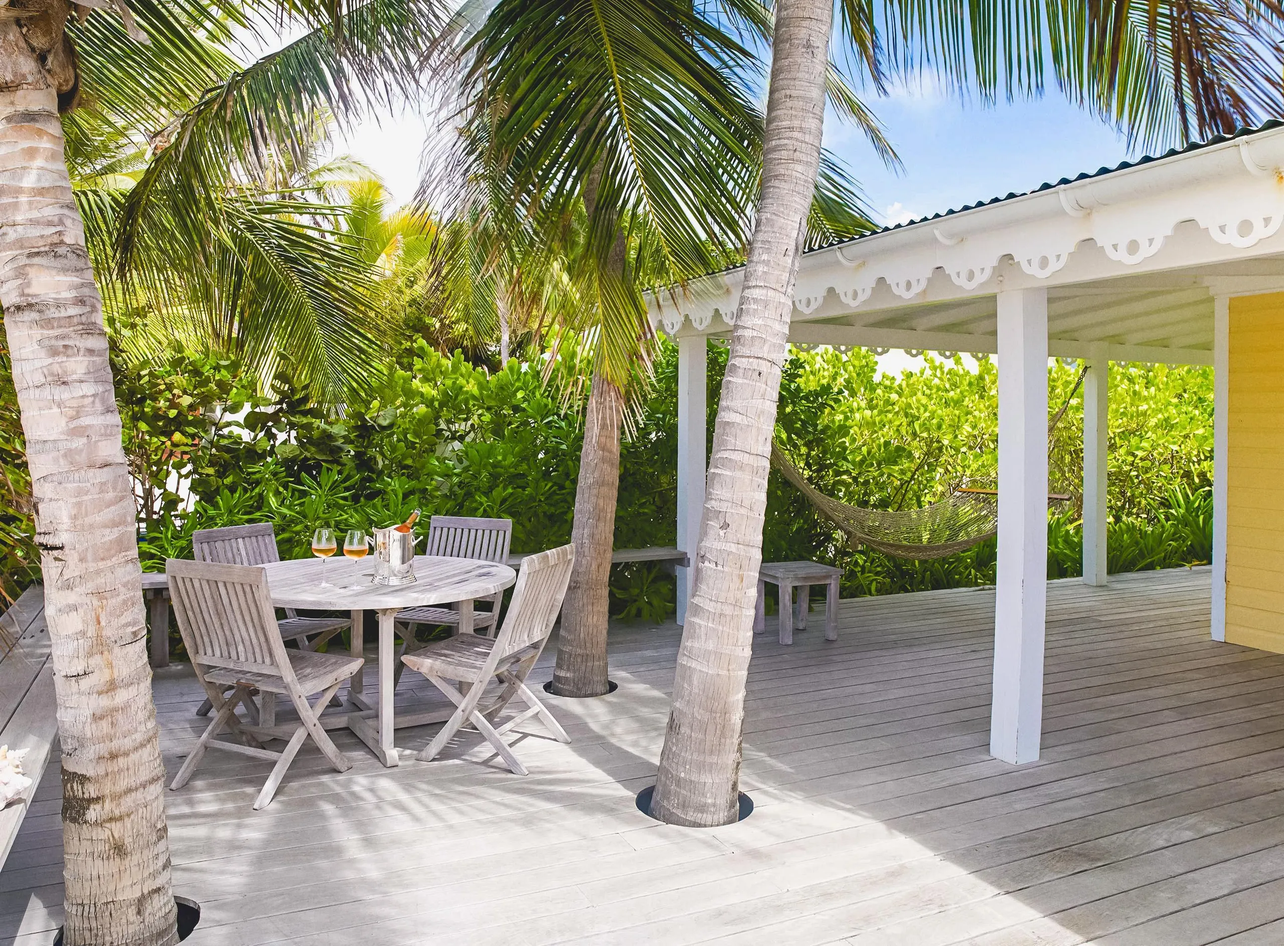 Majestic Beachfront Villa with Walks to Beach and Tropical Garden Grounds — photograph 5