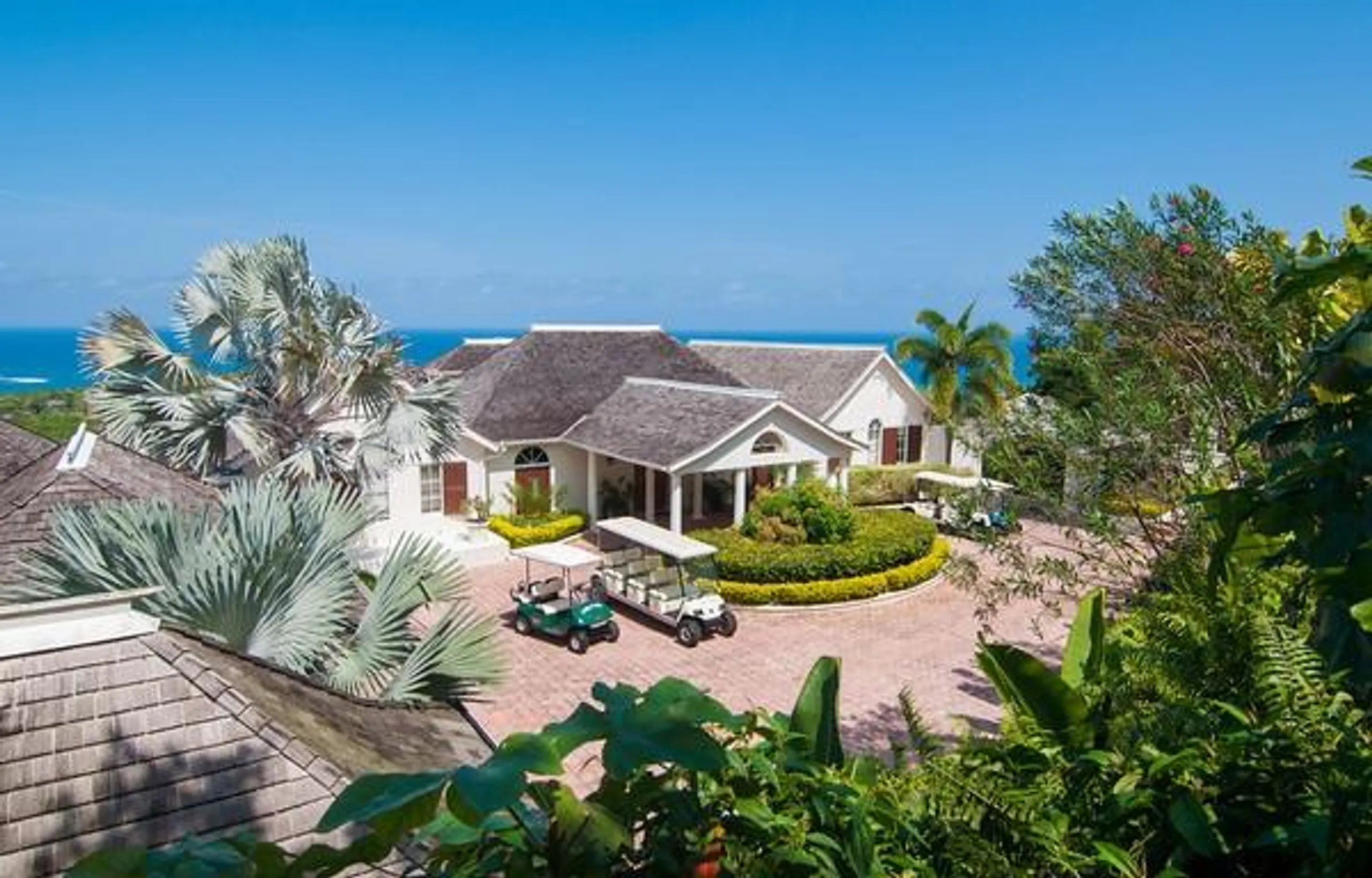 Breathtaking Montego Bay Estate with Private Pool, Basketball Court, and Outdoor Play Area — photograph 6