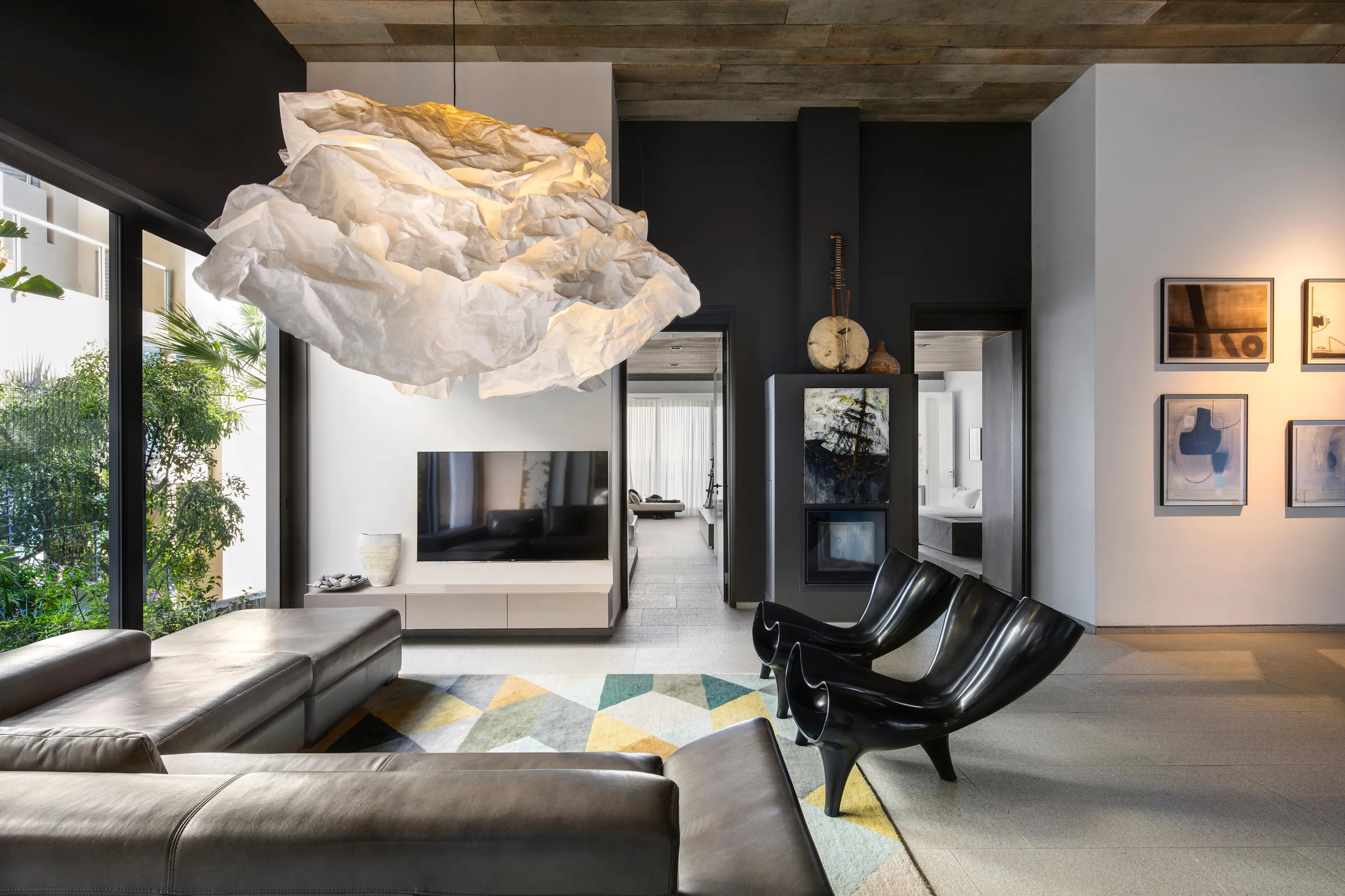 Modern Contemporary Ultra Villa with Glass-Floored Bar and Infinity Pool — photograph 10