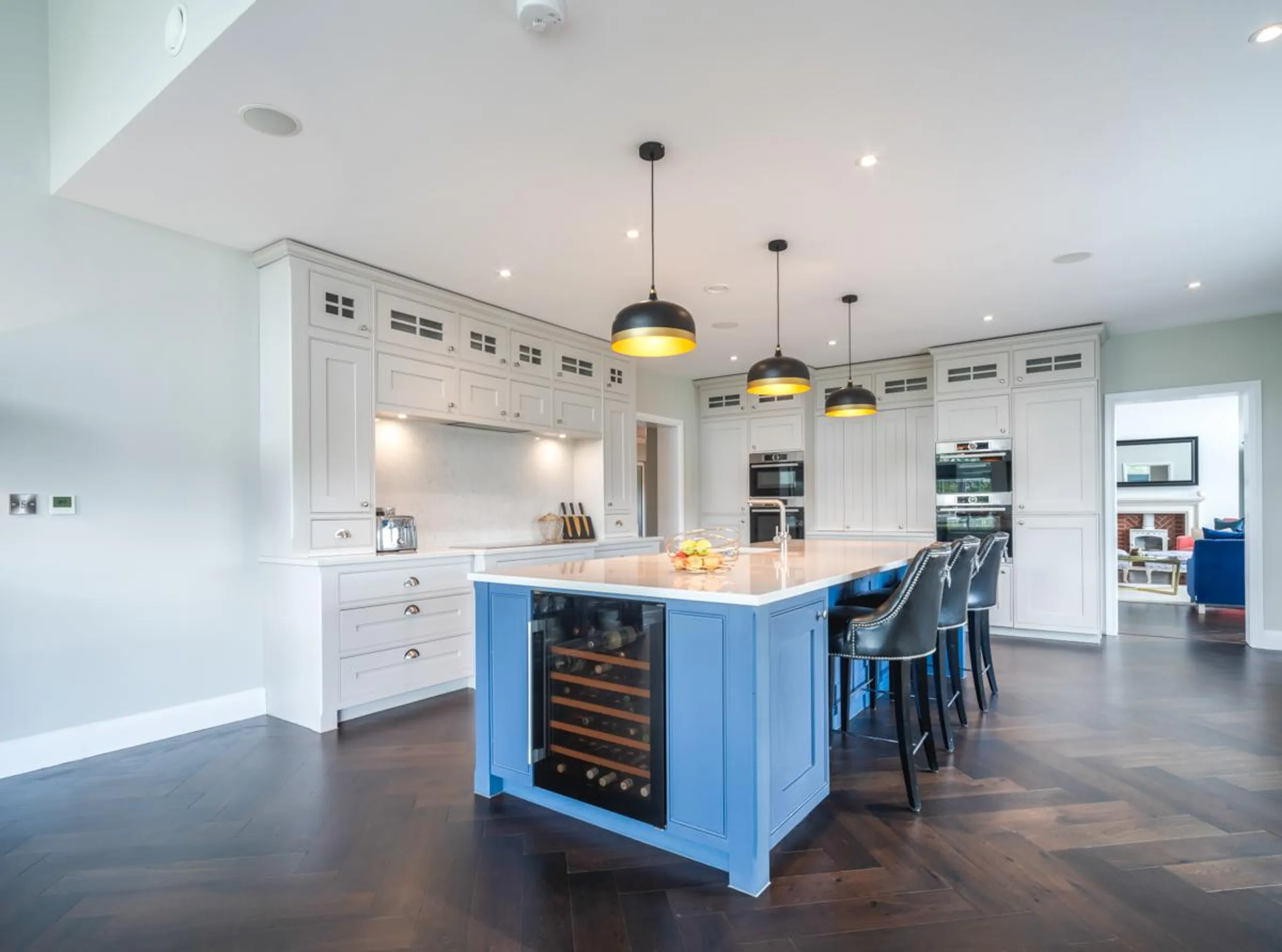 Luxurious Newly-Built Villa with Indoor Pool and Countryside Views — photograph 7