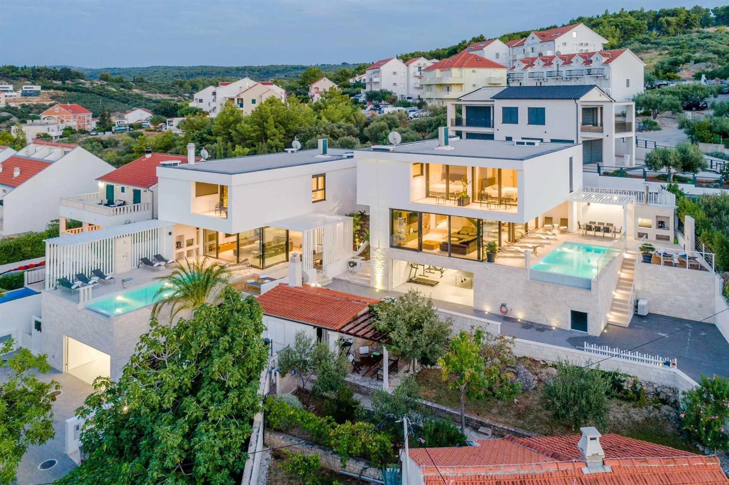 Phenomenal Contemporary Villa with Private Pool and Stunning Sea View — photograph 6