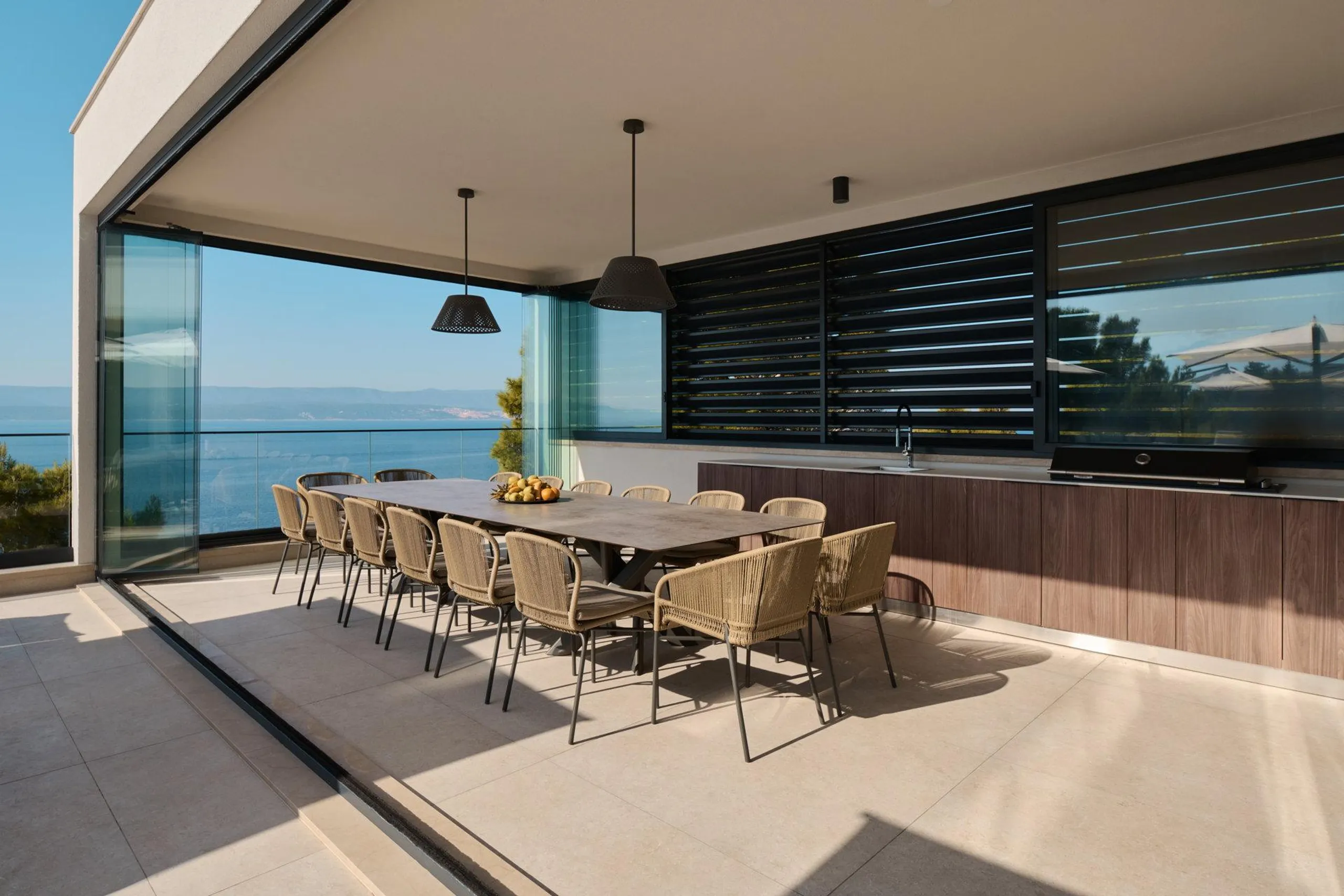 Elegant 8-Bedroom Villa with Heated Pools and Stunning Sea Views — photograph 12