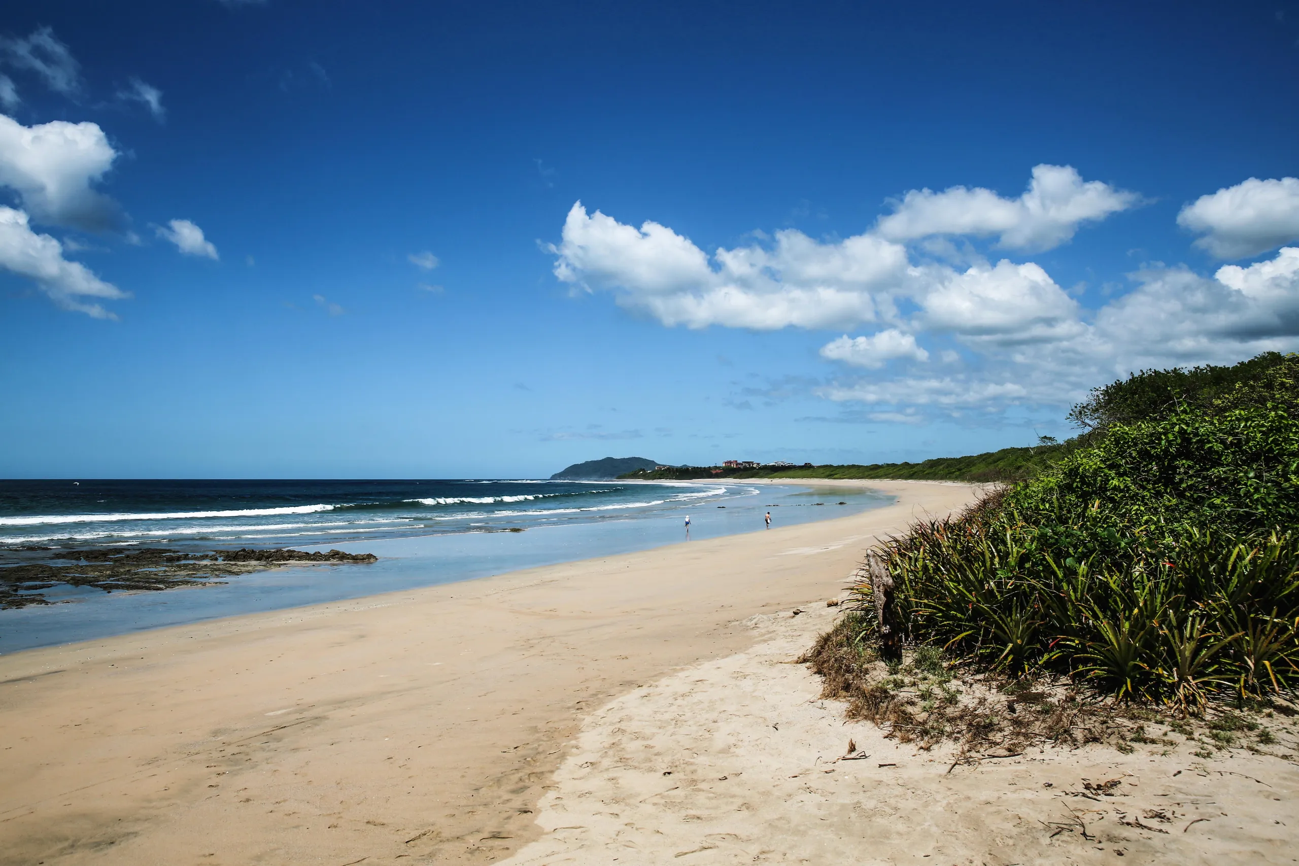 Resplendent Pinilla Retreat with Luxury Pool and Ocean Views — photograph 4