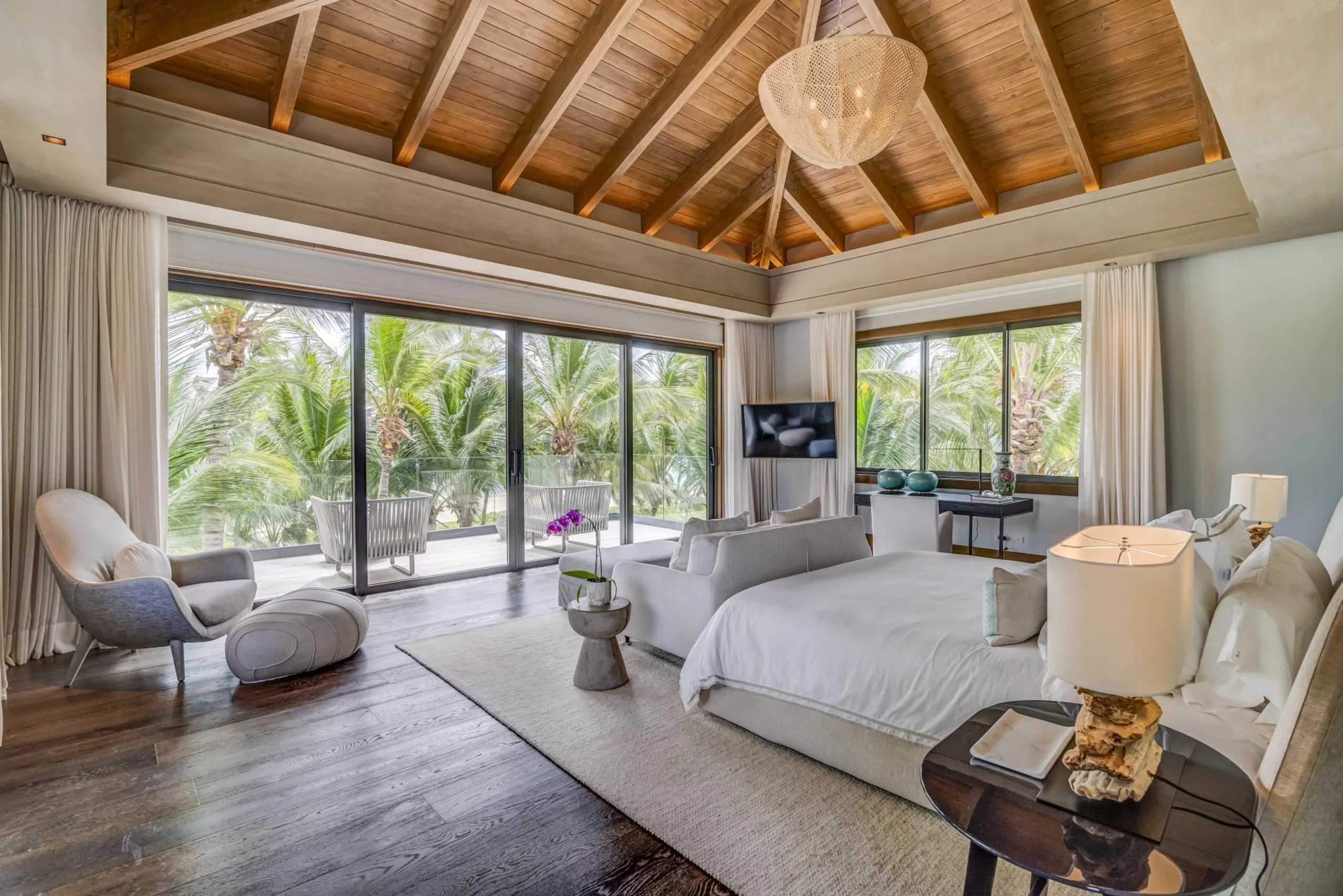 Superb beachfront Villa with Private Pool and Pristine Waters of the Dominican — photograph 9