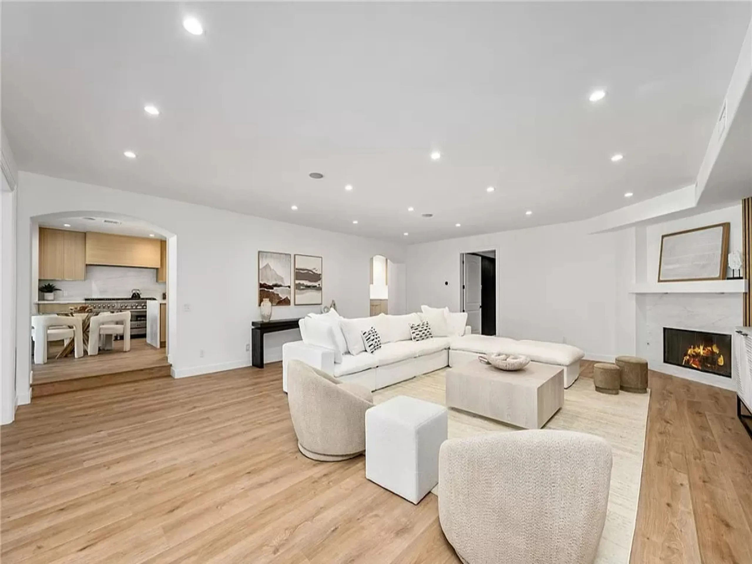 Classic Sherman Oaks Estate with Tennis Court — photograph 12