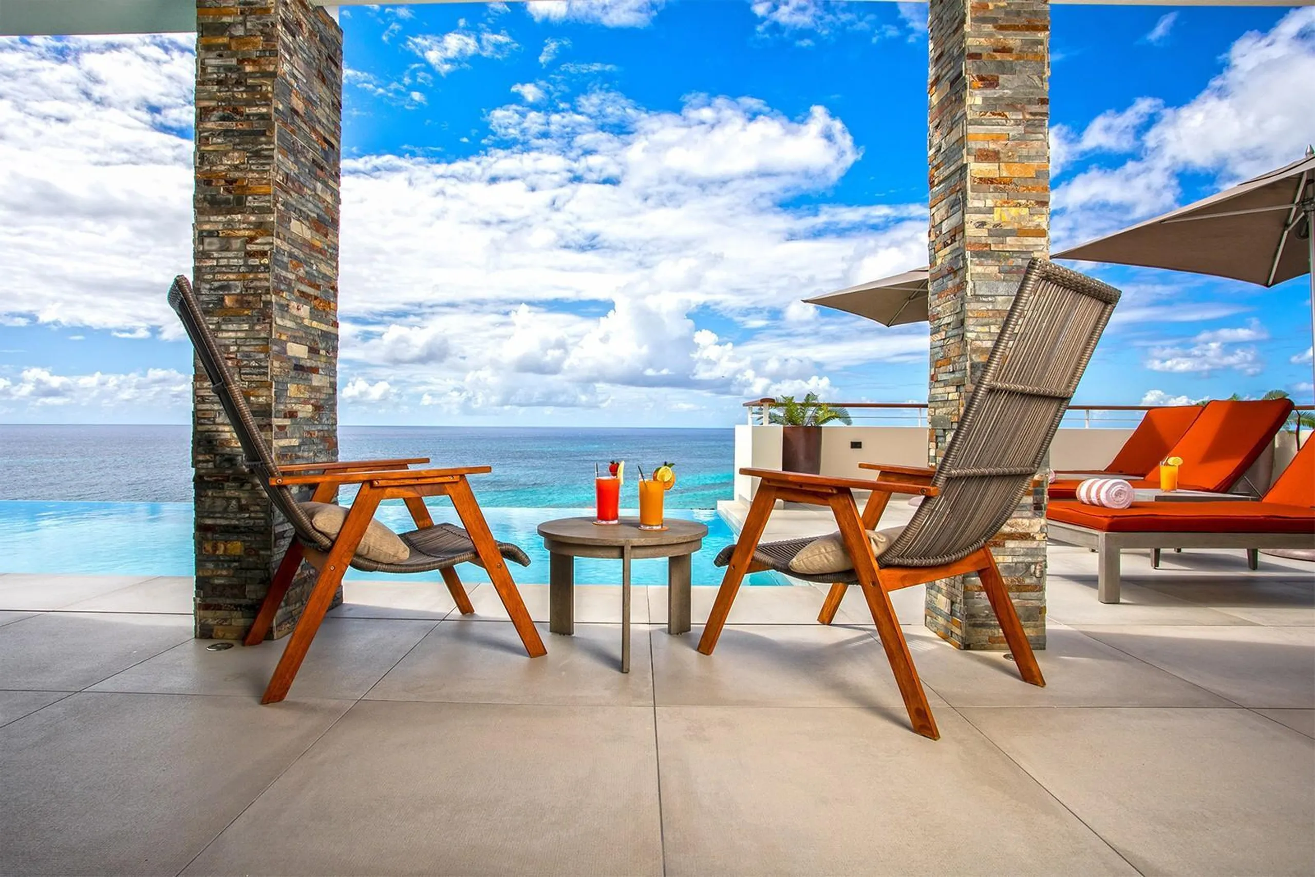 Luxurious Modern Getaway with Infinity Pool and Views in St. Martin — photograph 8