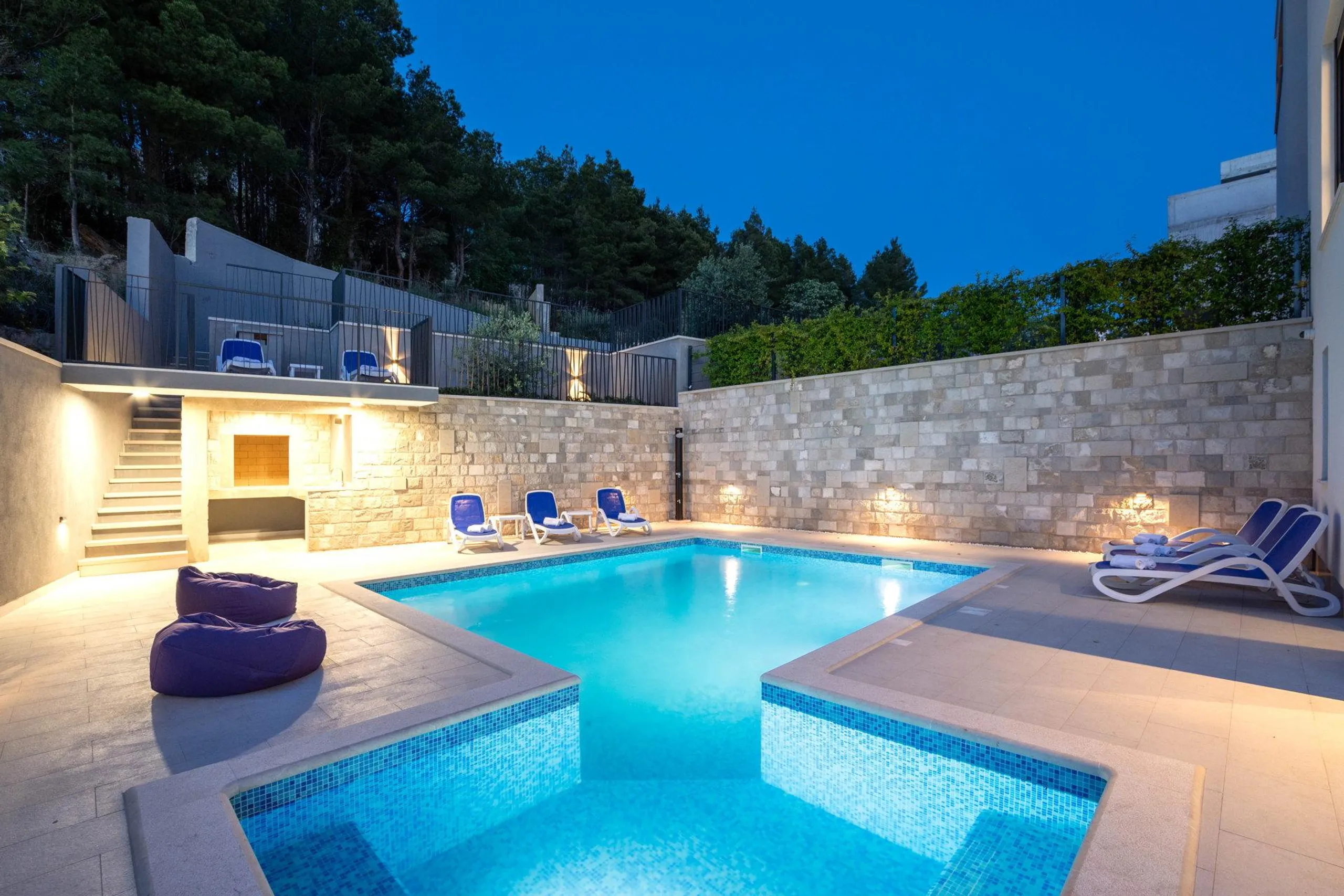 Sophisticated Villa with Pool and View of Kasjuni Beach, Podstrana