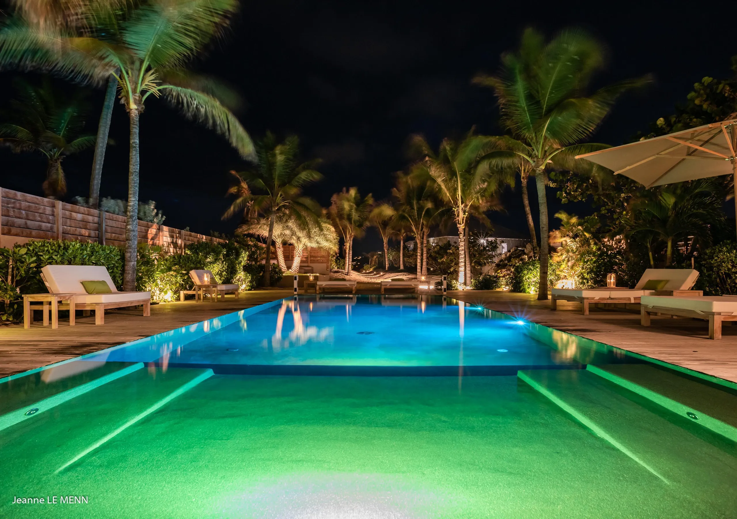 Beachfront Luxury Villa with Private Pool and Ocean Views — photograph 6