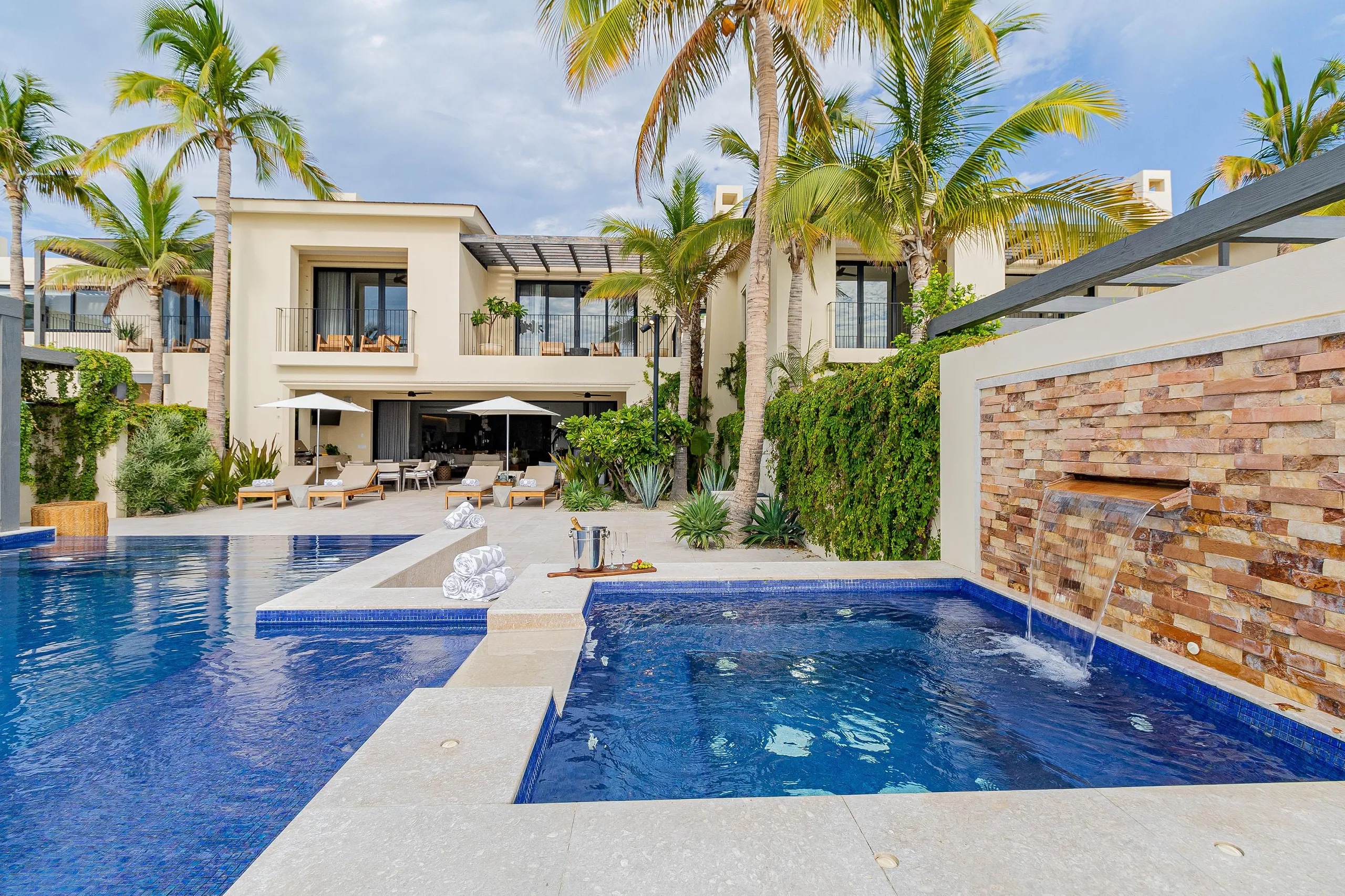 Deluxe Relaxation Villa with Infinity Pool and Stunning Ocean View — photograph 7