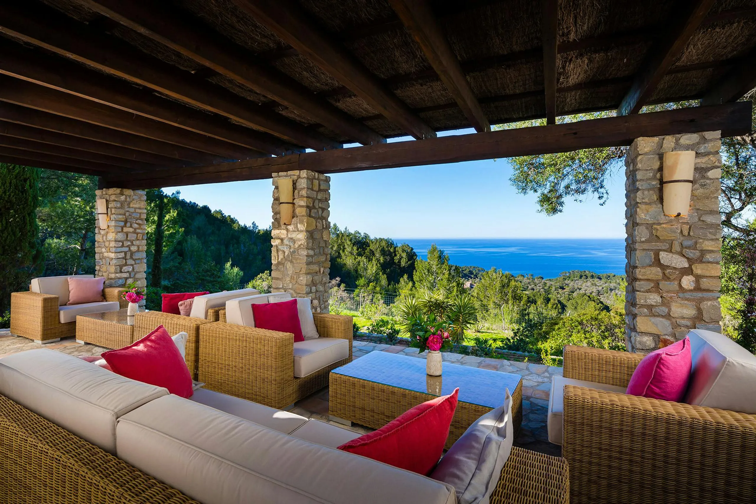 Regal Retreat in Mallorca with Private Pool, Outdoor Grill, and Breathtaking Ocean Views — photograph 9
