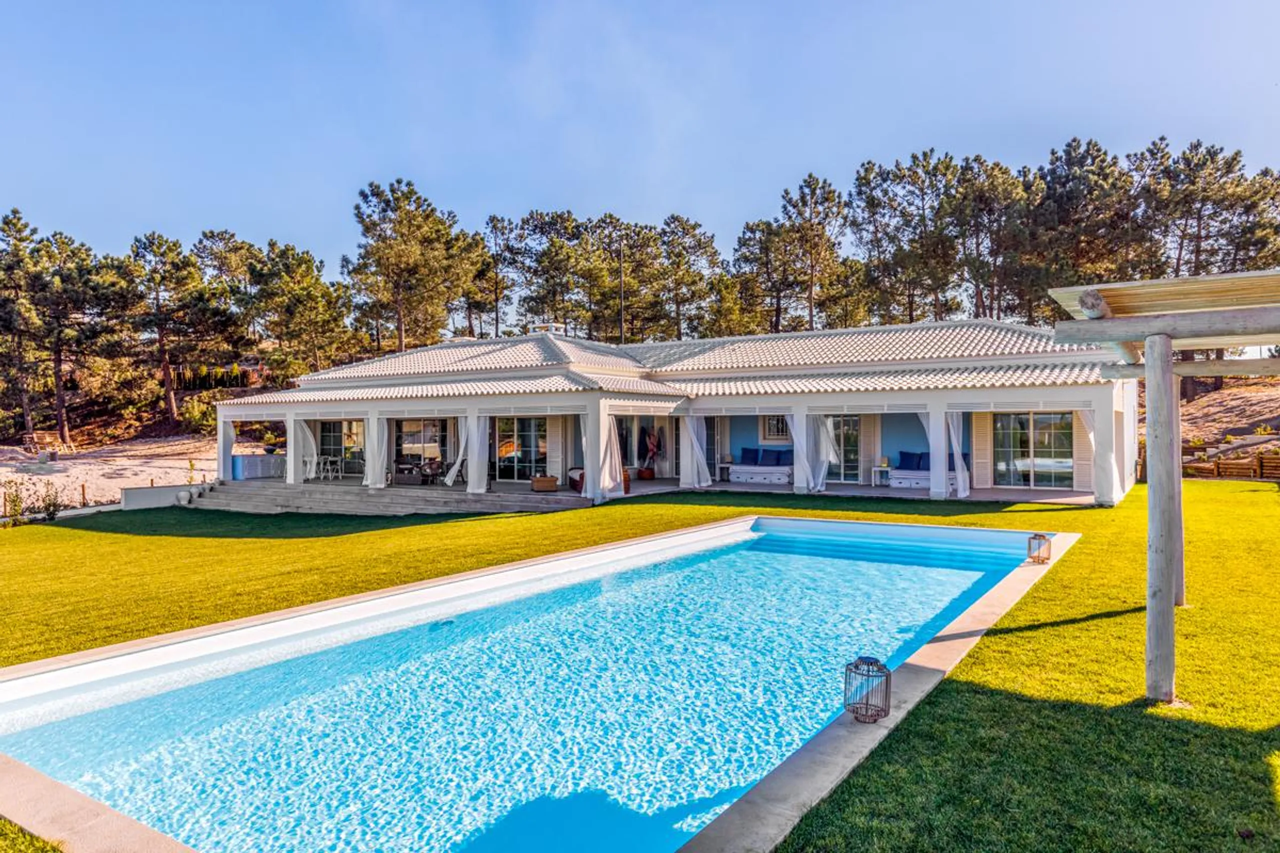 Adorned Contemporary Villa with Private Pool and Manicured Grass, Carvalhal