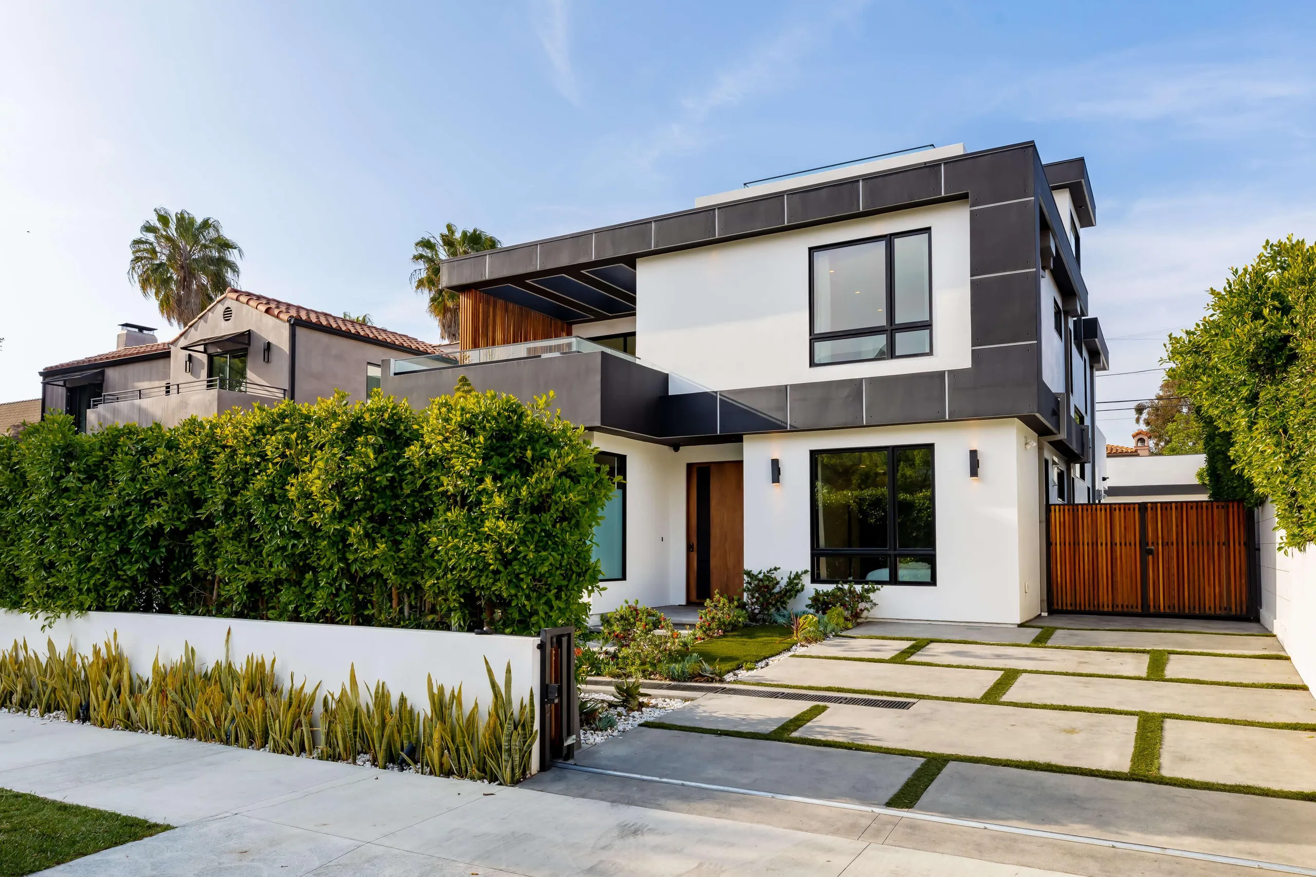 Los Angeles Grand Luxury Refined Style Villa with Home theater — photograph 11