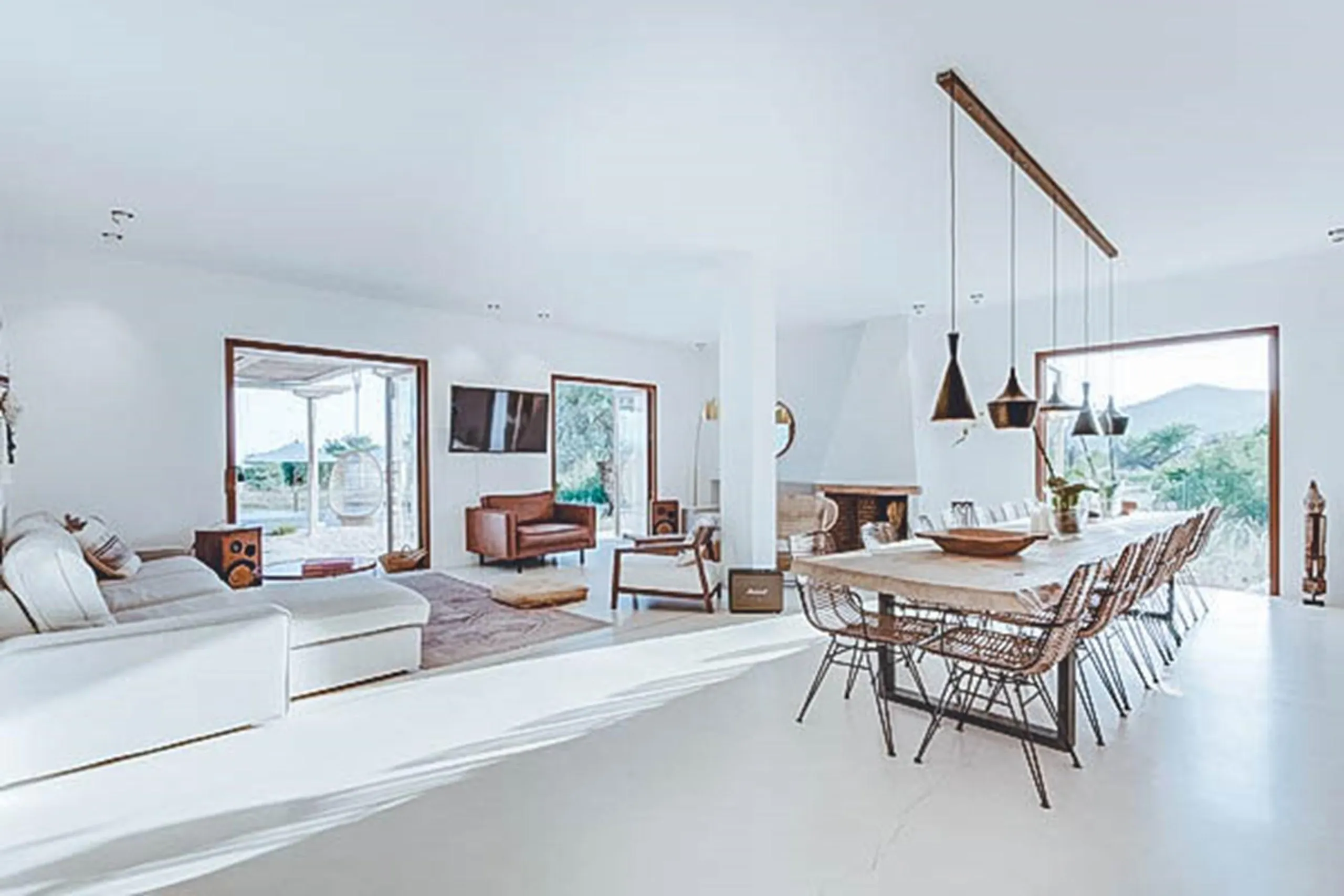Breathtaking Modern Villa in Ibiza with Pool and Jacuzzi — photograph 10