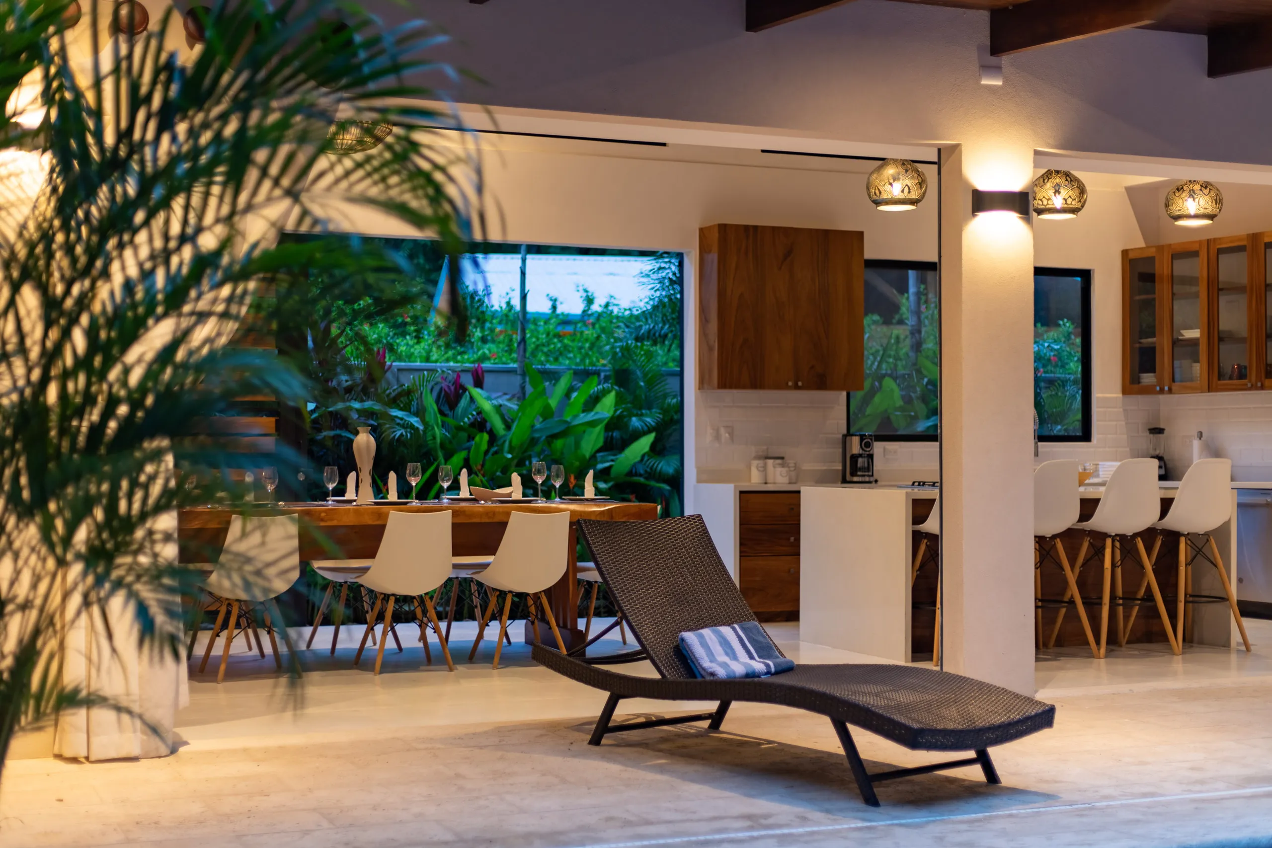 Opulent Stylish Villa with Private Pool, and Beach Access — photograph 4