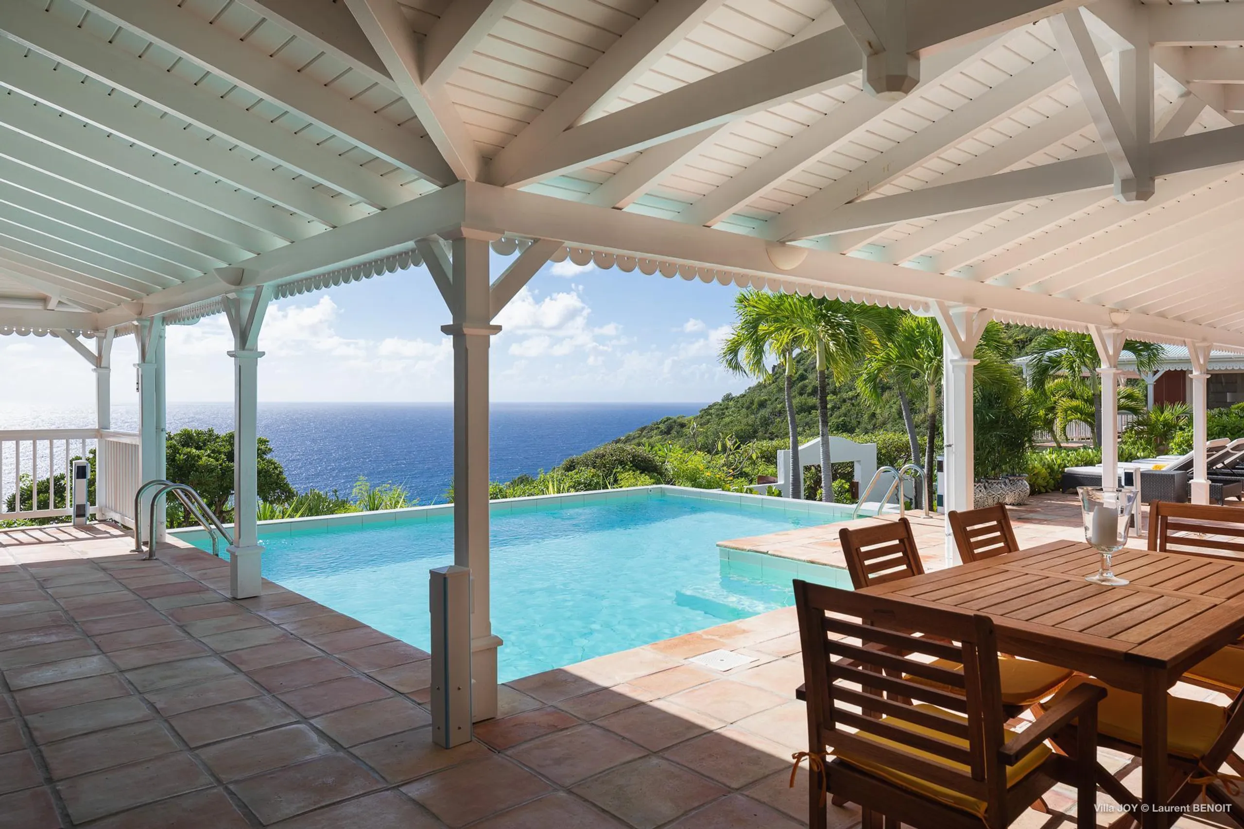 Splendid Tropical Estate with Private Pool and Panoramic Ocean Views — photograph 3