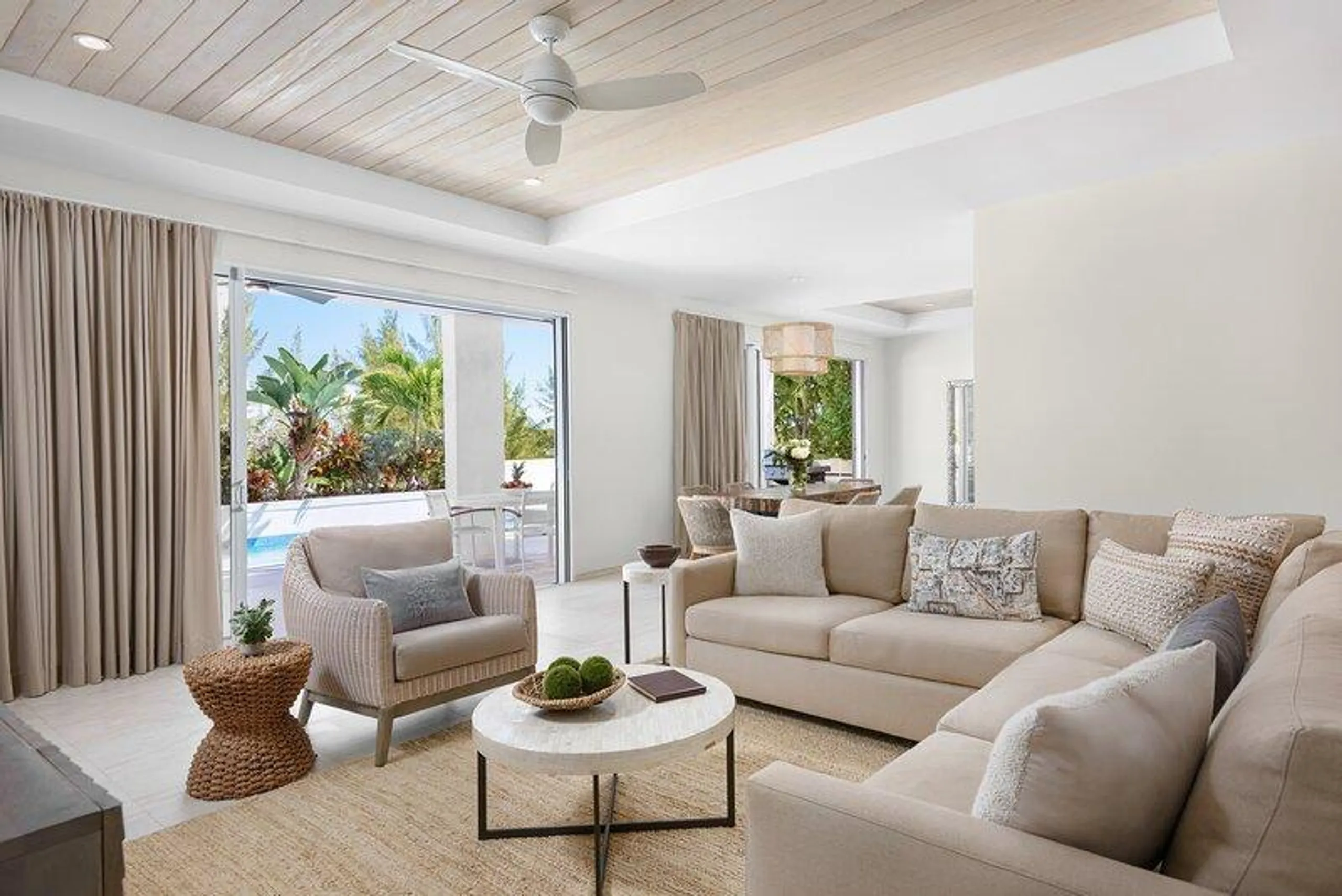 Modern Contemporary Canal Villa With Private Pool — photograph 7