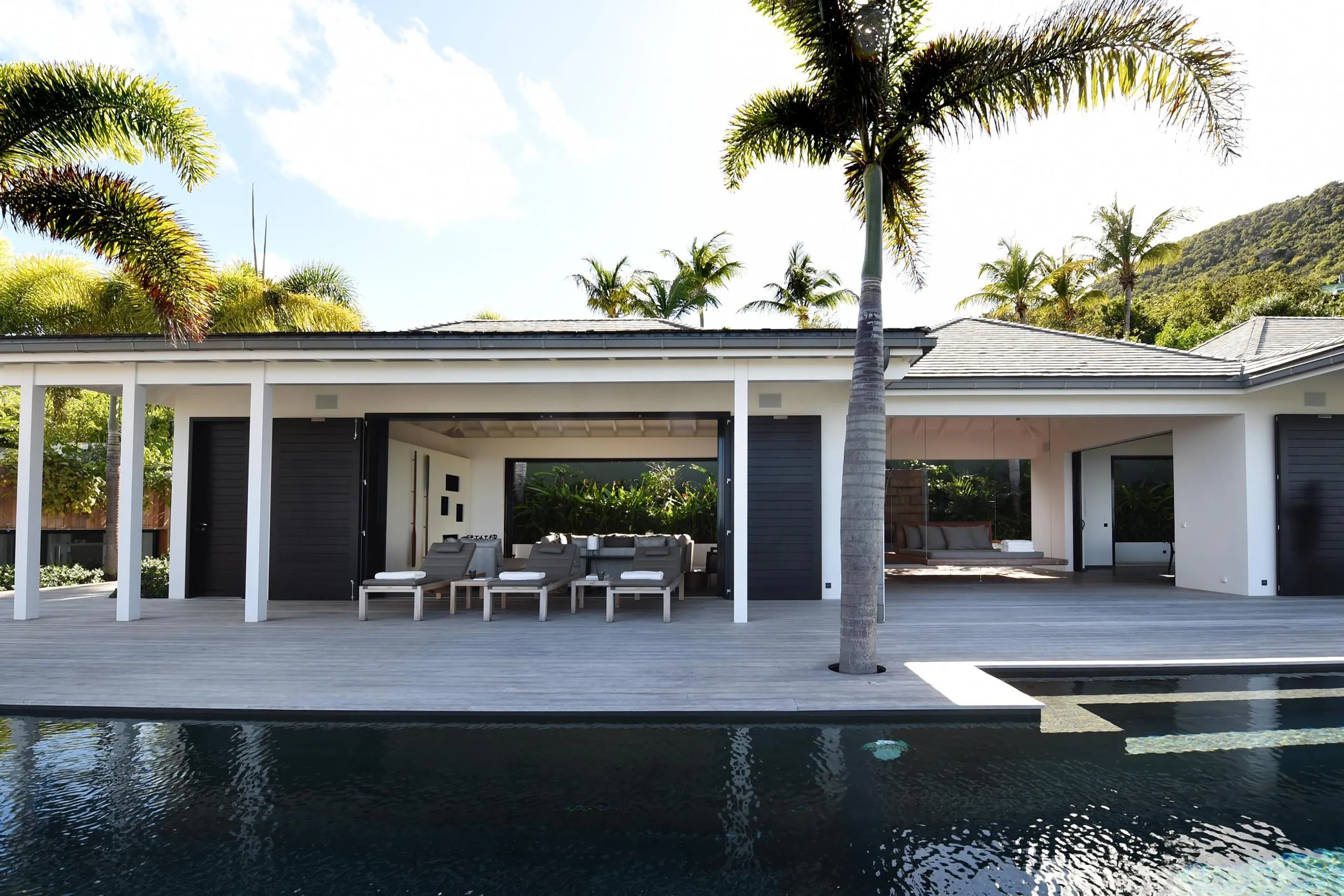 Elegant Seaview Villa with Private Pool and Fitness Room — photograph 5