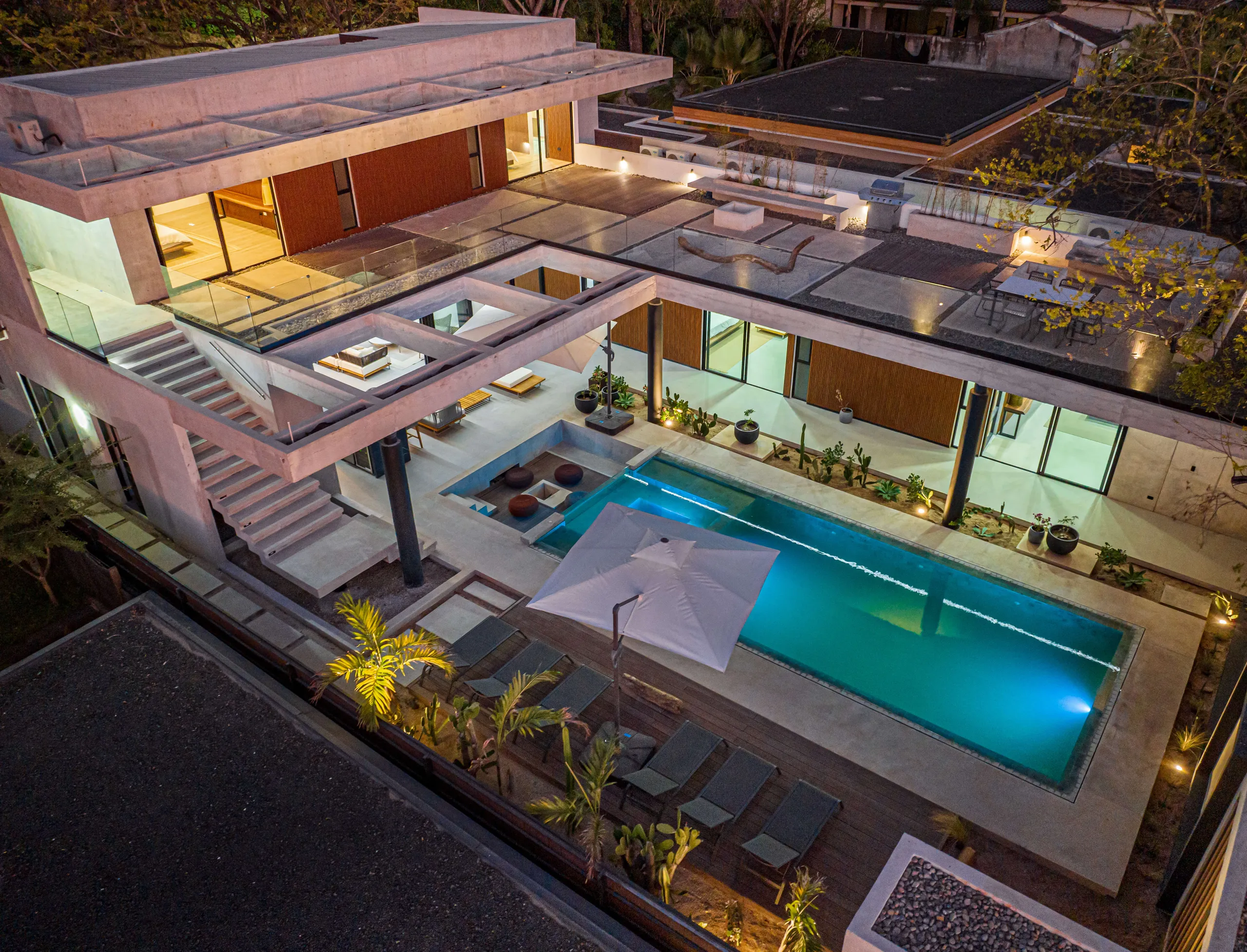 Modern 6-Bedroom Villa with Private Pool, Panoramic and  Floor-to-Ceiling Views — photograph 4