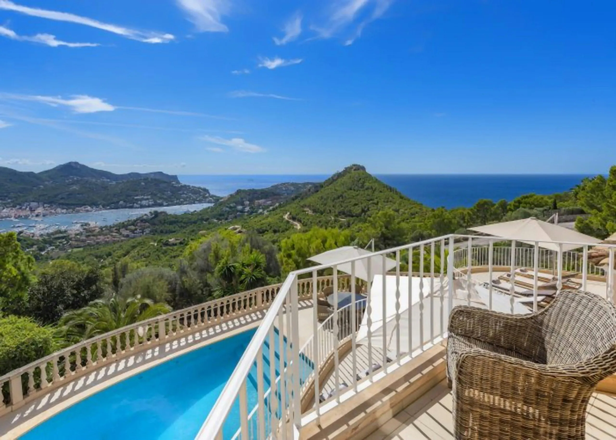 Breathtaking Spanish Estate with Private Pool and Breathtaking Ocean Views — photograph 6