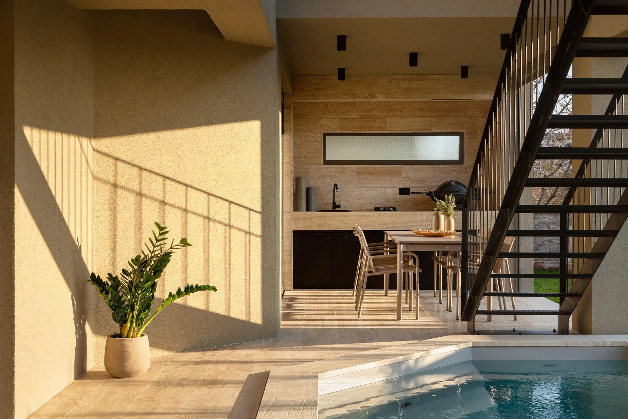 Sensational Contemporary Villa with Pool and  Panoramic Views — photograph 8
