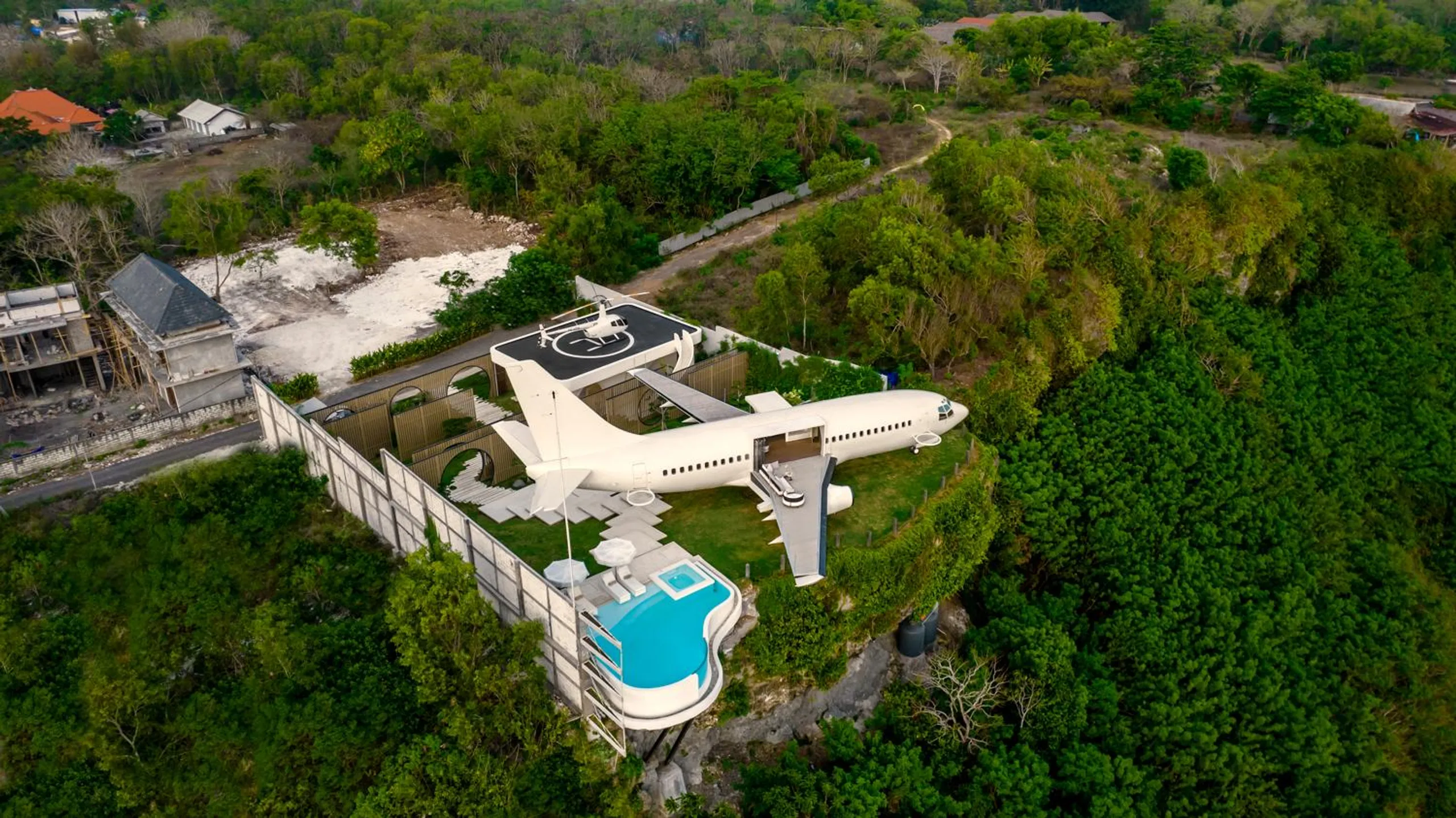 World's First Luxury Villa on Bali's Cliff with Private Infinity Pool, Sky-high Views and Ocean Views — photograph 6