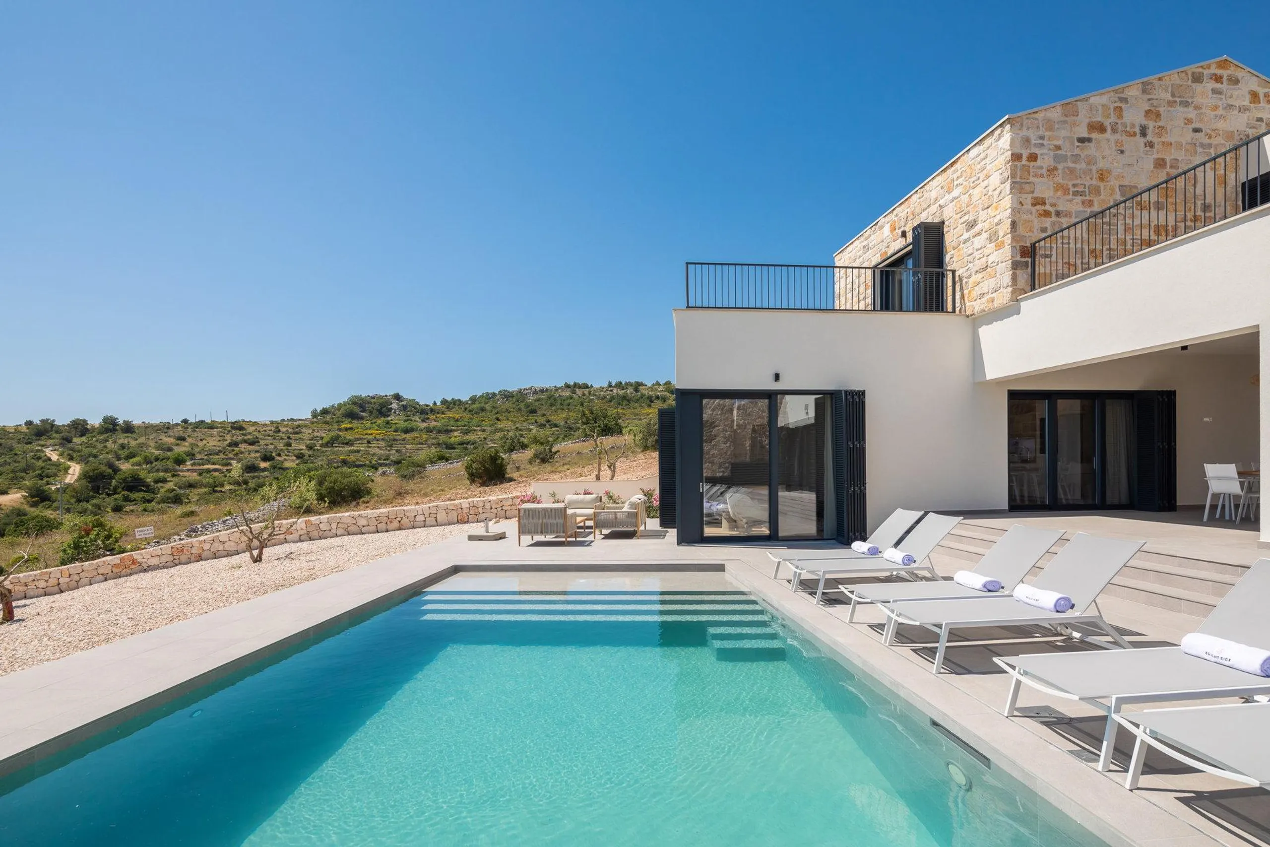 Modern Styled 5-Bedroom Villa with Pool in Picturesque Primosten — photograph 12