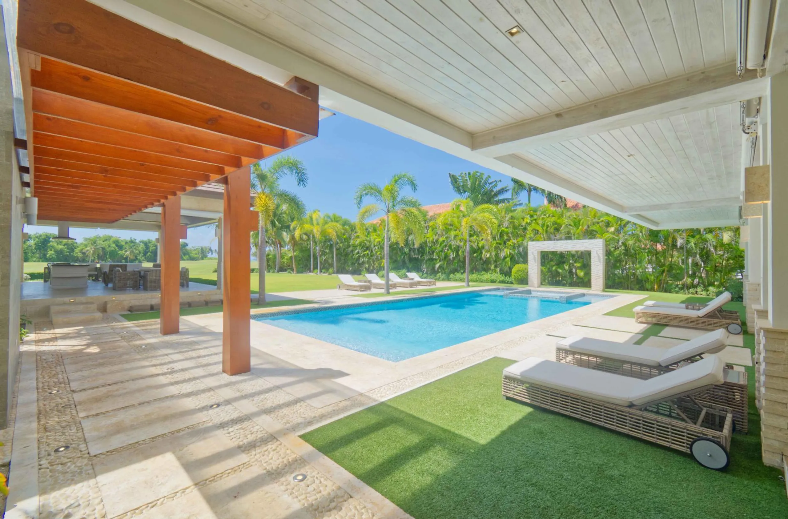 Modern Punta Cana Villa with Private Pool, Jacuzzi, and Stunning Views, Punta Cana
