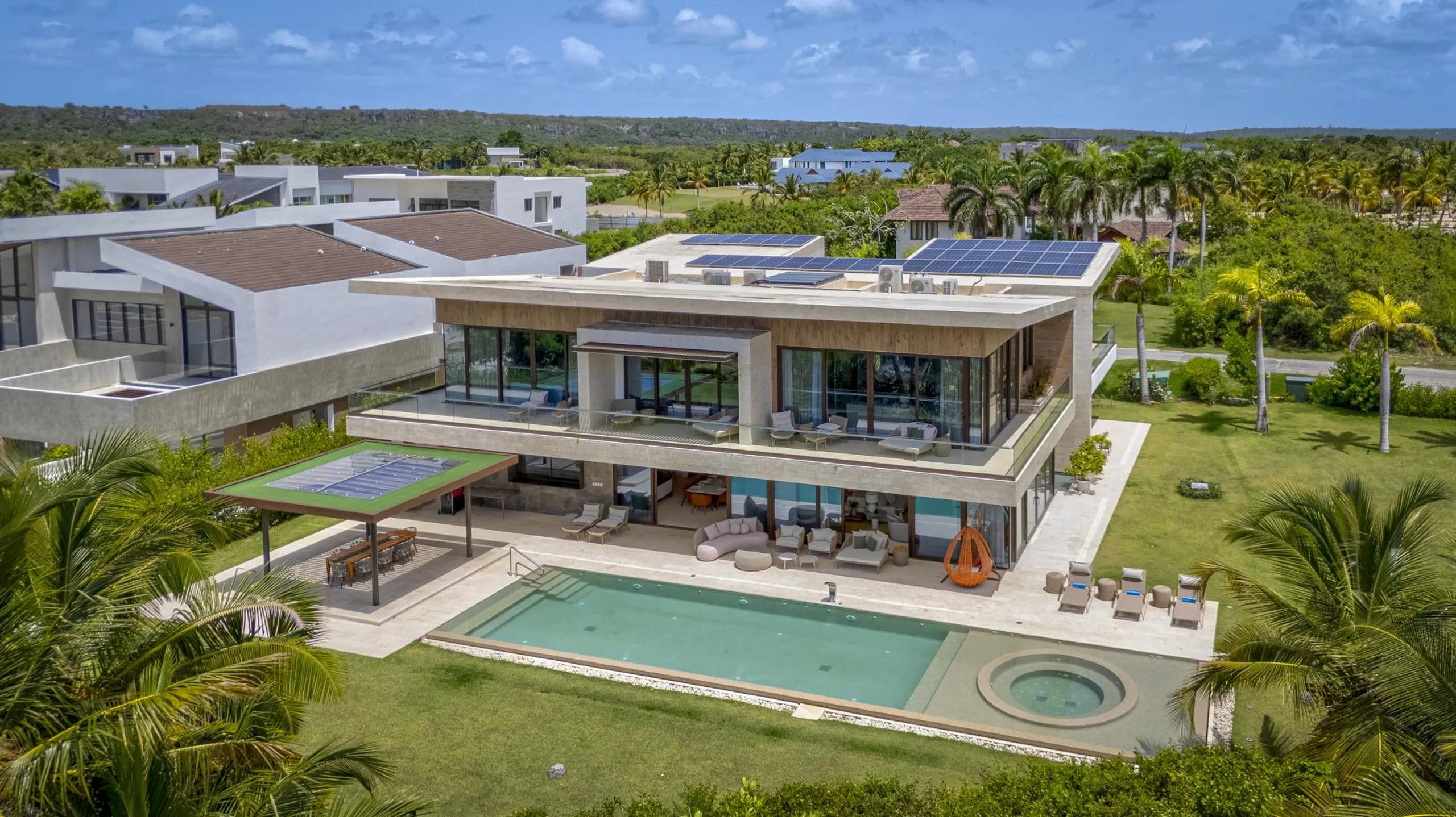 Pristine Punta Cana Villa with Invigorating Pool — photograph 2