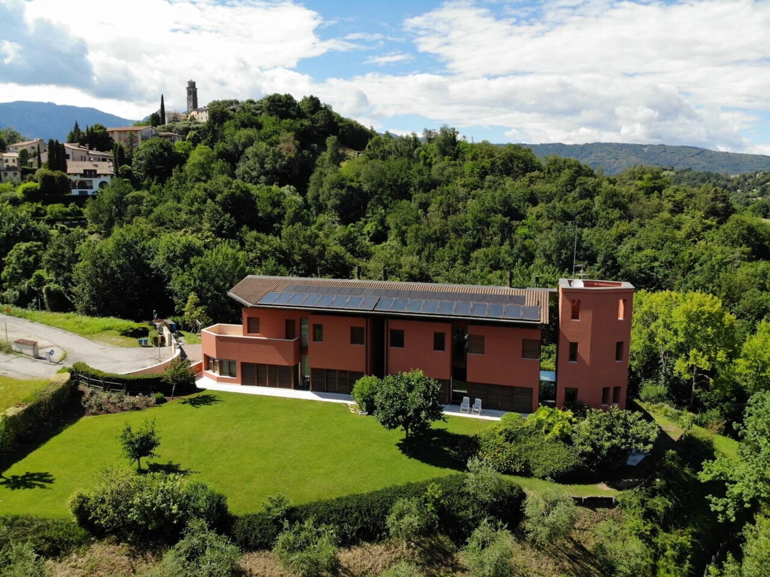 Tranquil Hillside Villa with Private Pool, Jacuzzi & Family Playground — photograph 9