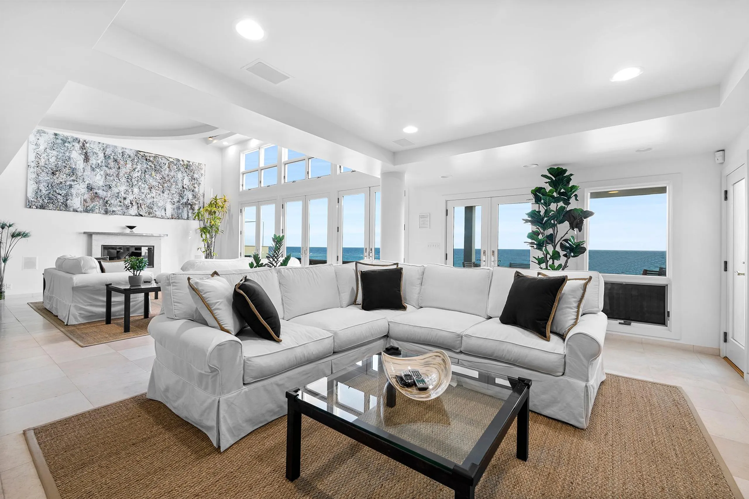 Serene Beachfront Villa in Malibu with Panoramic Ocean Views — photograph 8