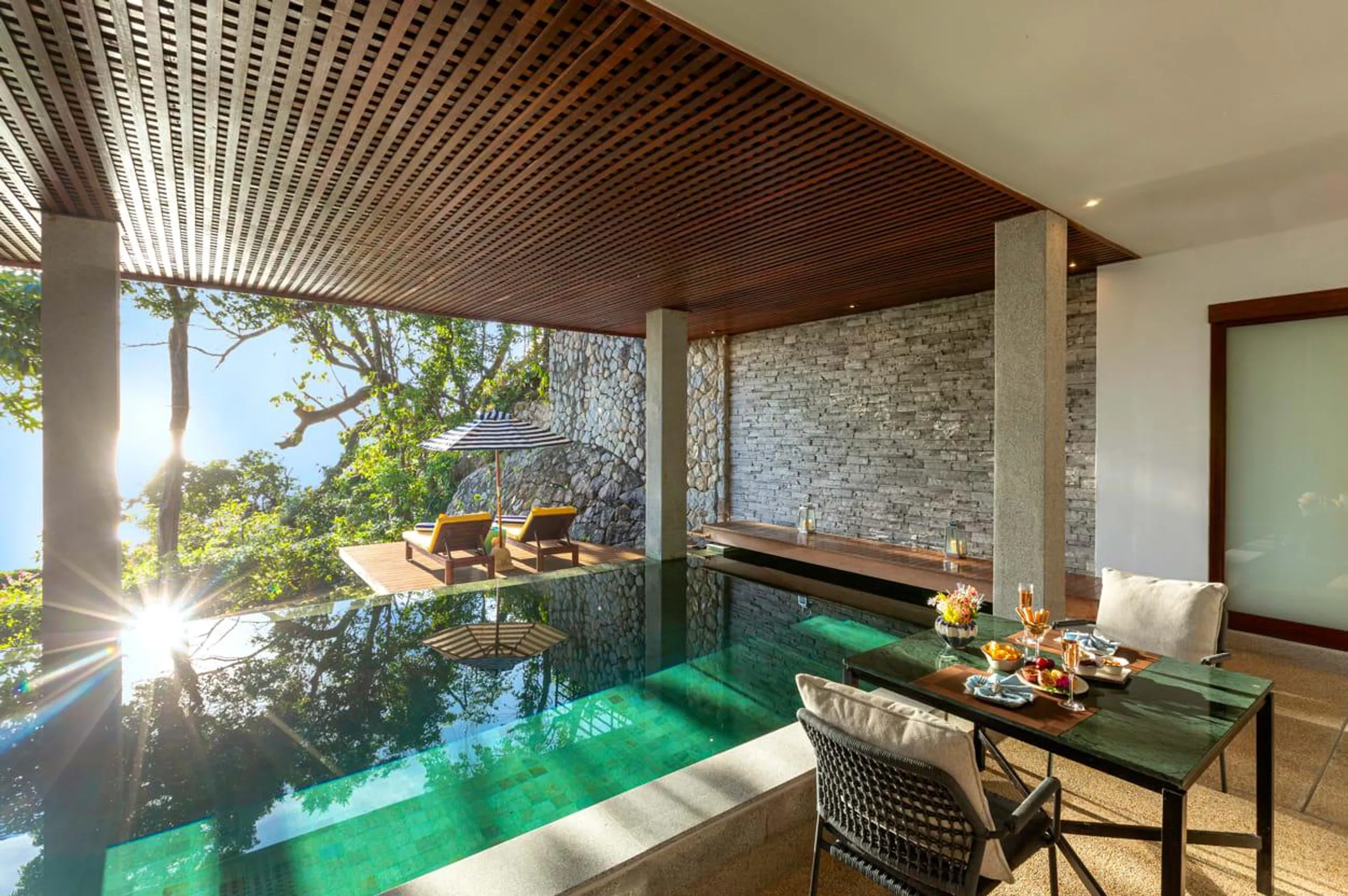 Serene Seaview Villa with Infinity Pool, Tambon Kammala