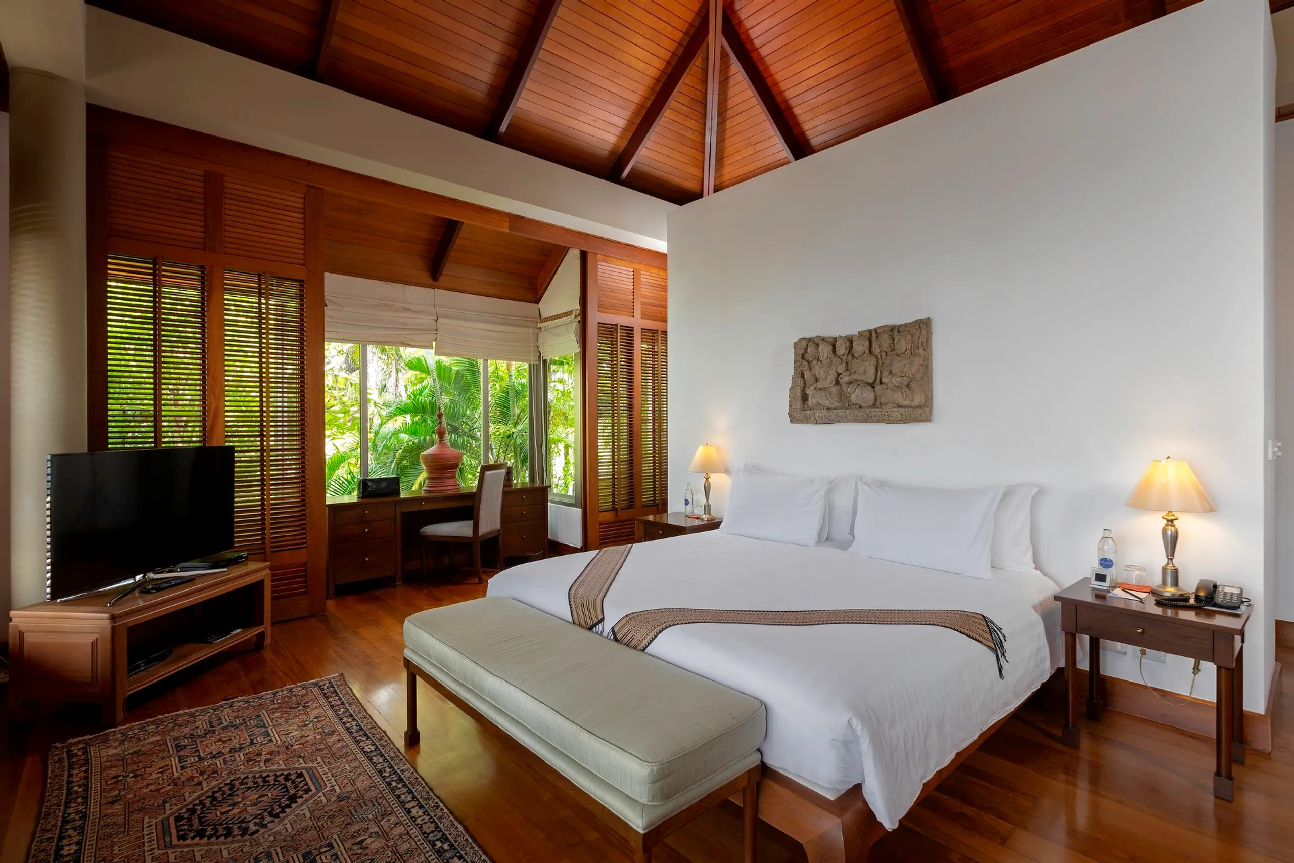 Exquisite Phuket Villa with Invigorating Pool — photograph 8