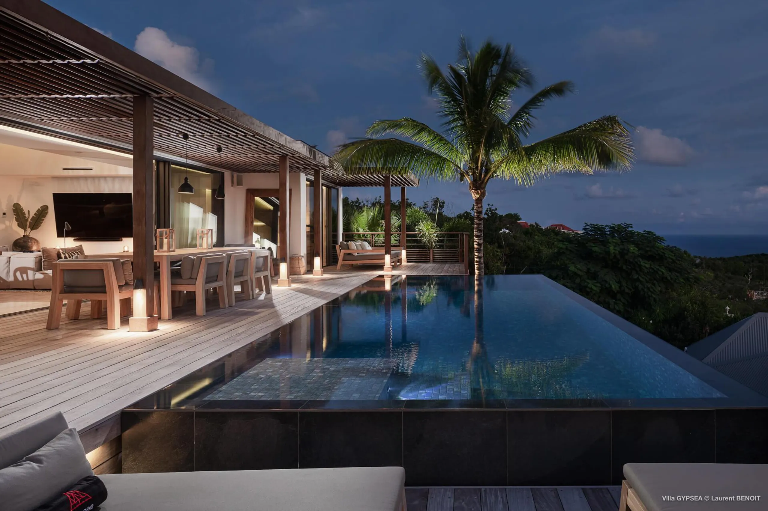 Elevated Luxurious Oceanview Villa with Infinity Pool in Lurin — photograph 6