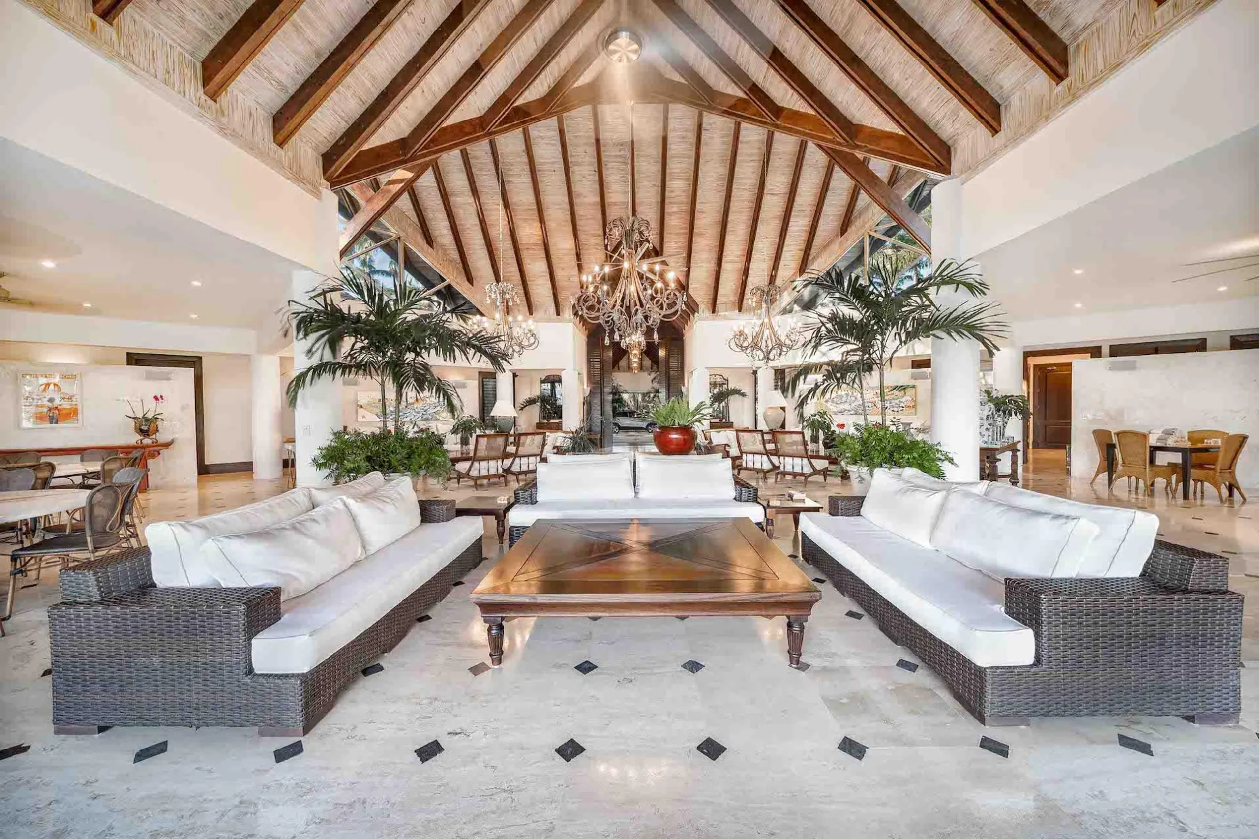 Exquisite 10BR Retreat with Caribbean Sea and Dye Fore Golf Course Views — photograph 6