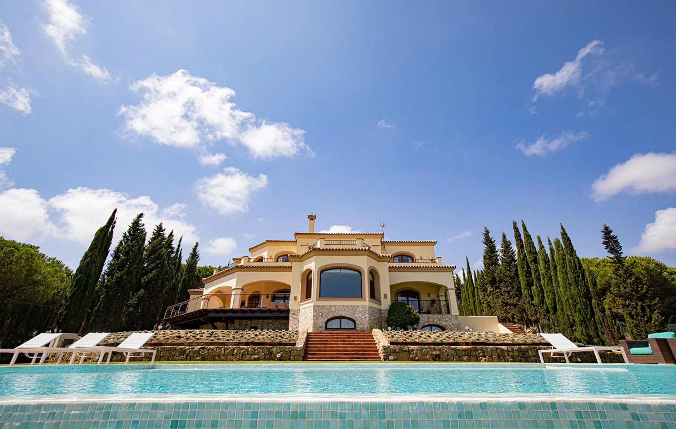 Tranquil  Countryside Villa with Heated Pool and Scenic Country Location — photograph 5