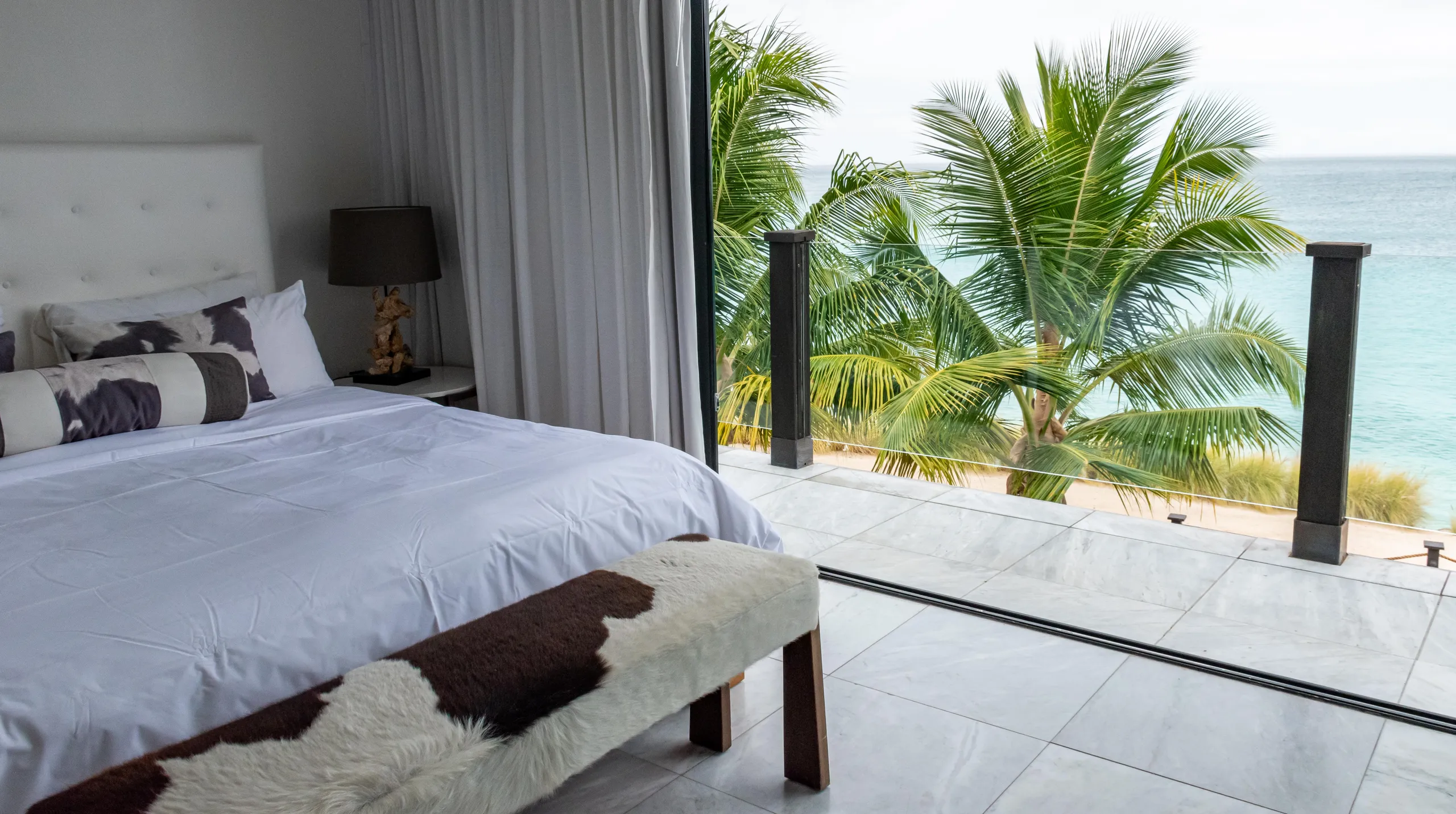 Beachfront Bliss: 3-Bedroom Villa with Pool, BBQ, and Ocean Access — photograph 8