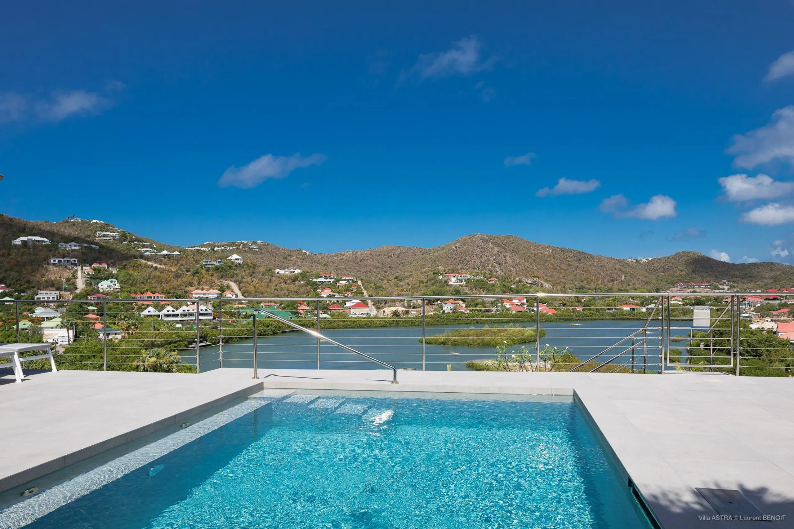Stylish St. Jean Seaside Retreat with Private Pool and Zen Garden — photograph 2